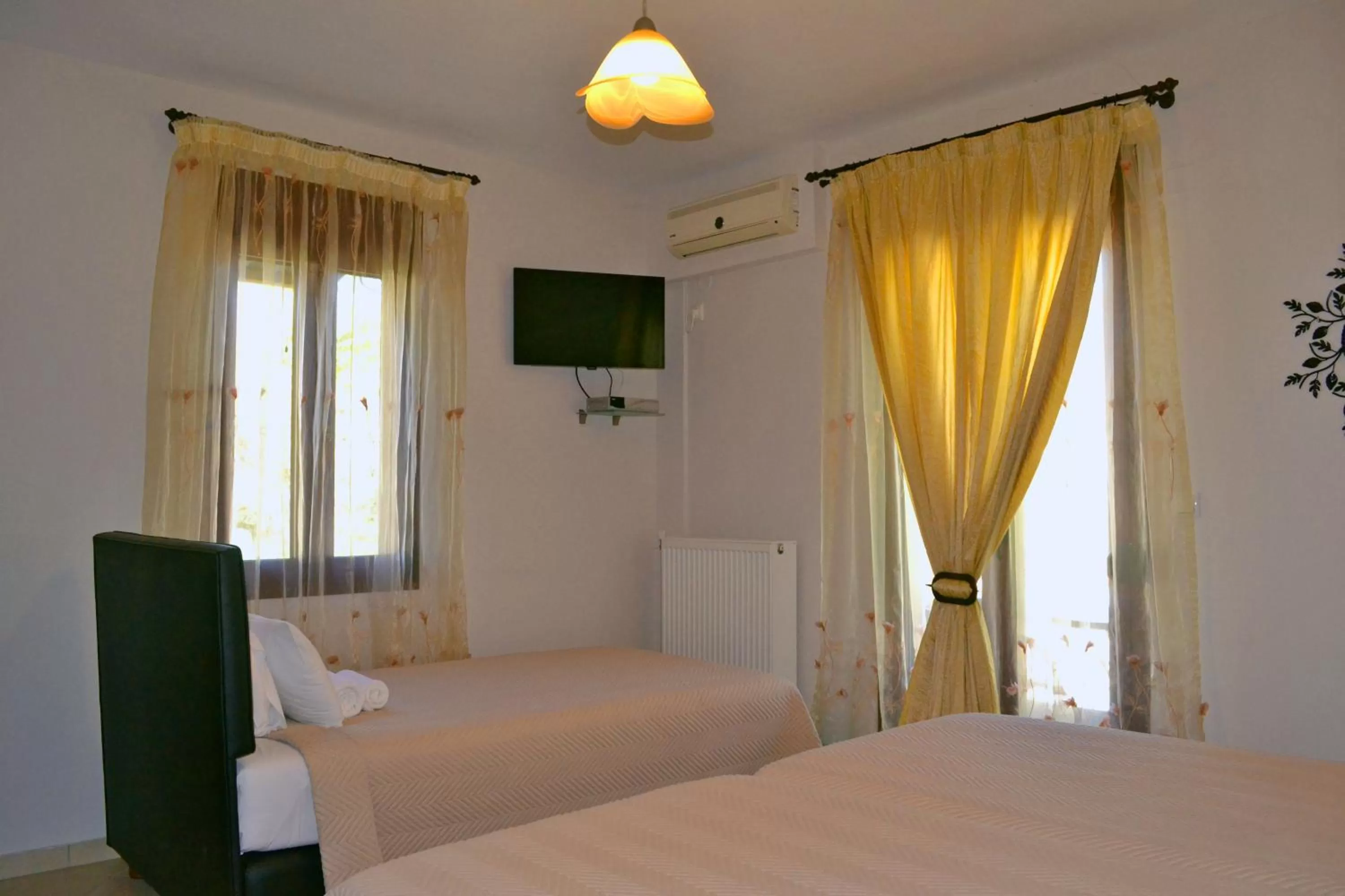 Photo of the whole room, Bed in Anesis