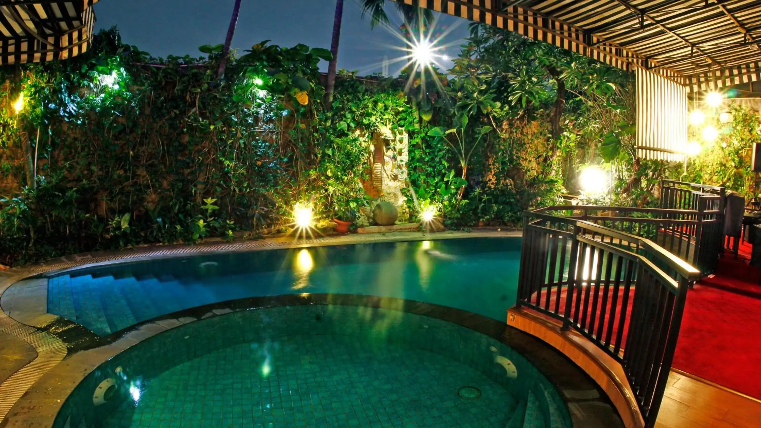 Swimming pool in Amaroossa Cosmo Jakarta Swimming pool in Amaroossa Cosmo Jakarta