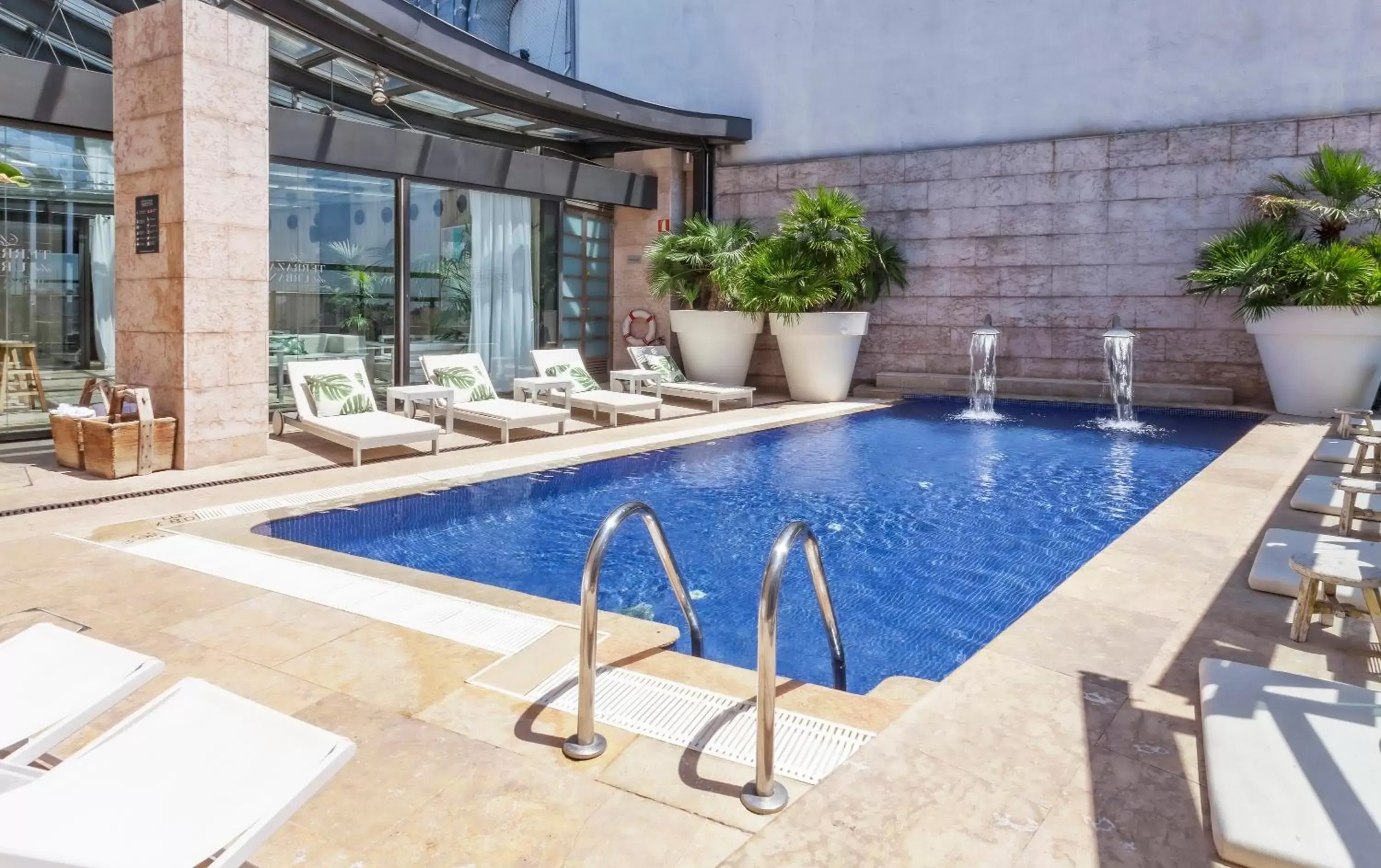 Swimming Pool in Hotel Urban,a Member of Design Hotels