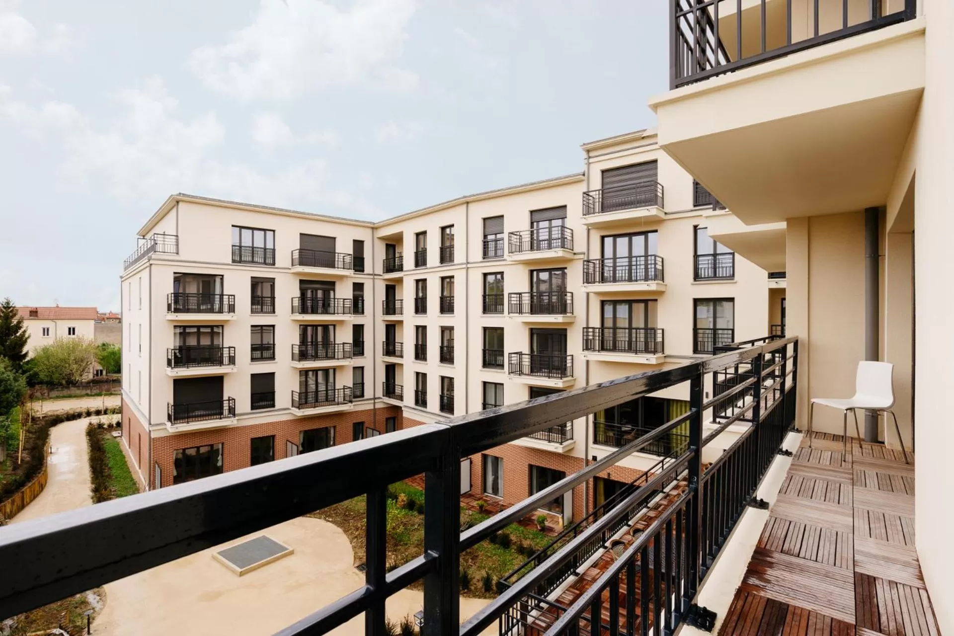 Property building in Edgar Suites Châtillon