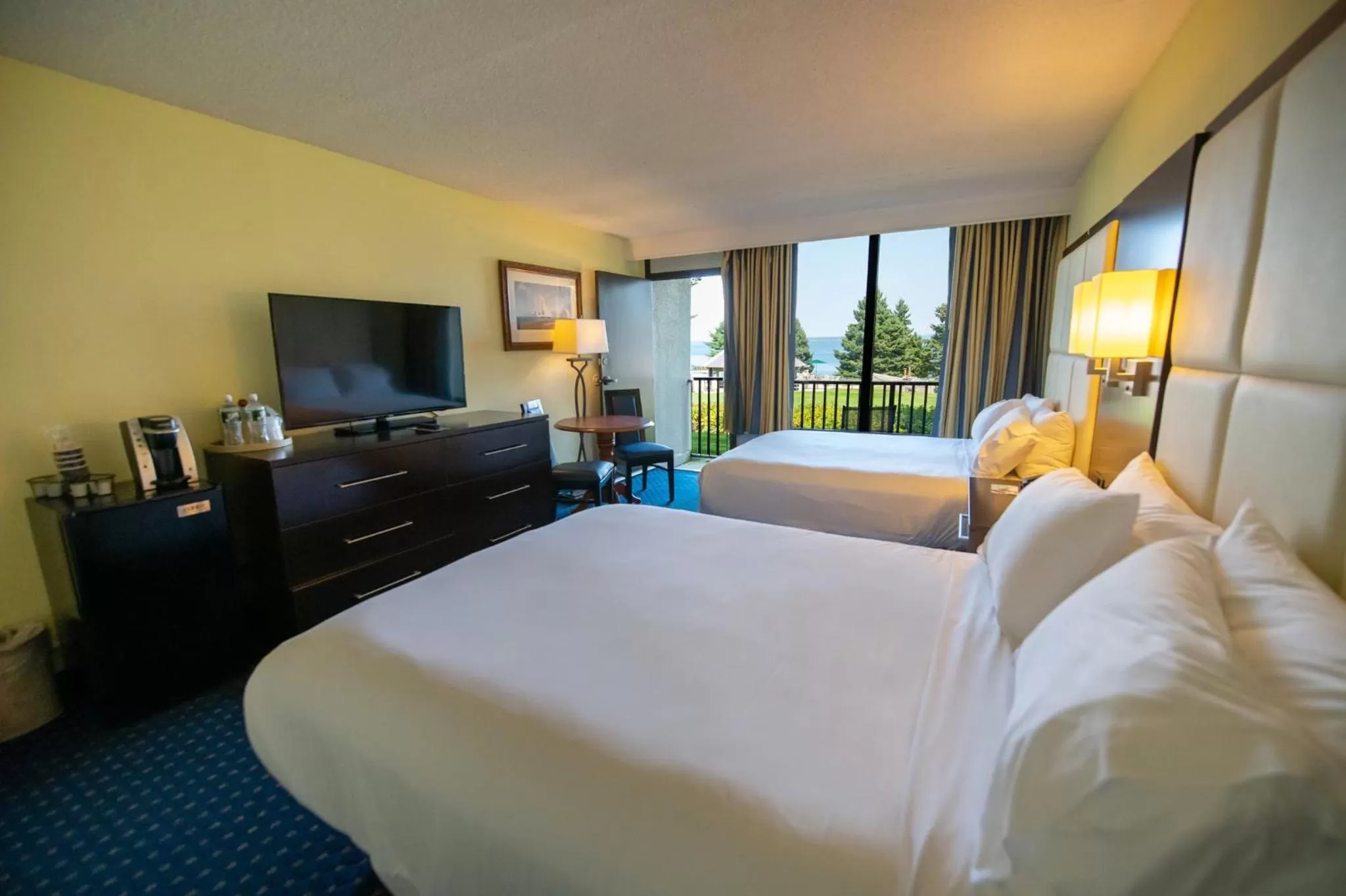 Photo of the whole room, Bed in Holiday Inn Bar Harbor Regency Hotel by IHG