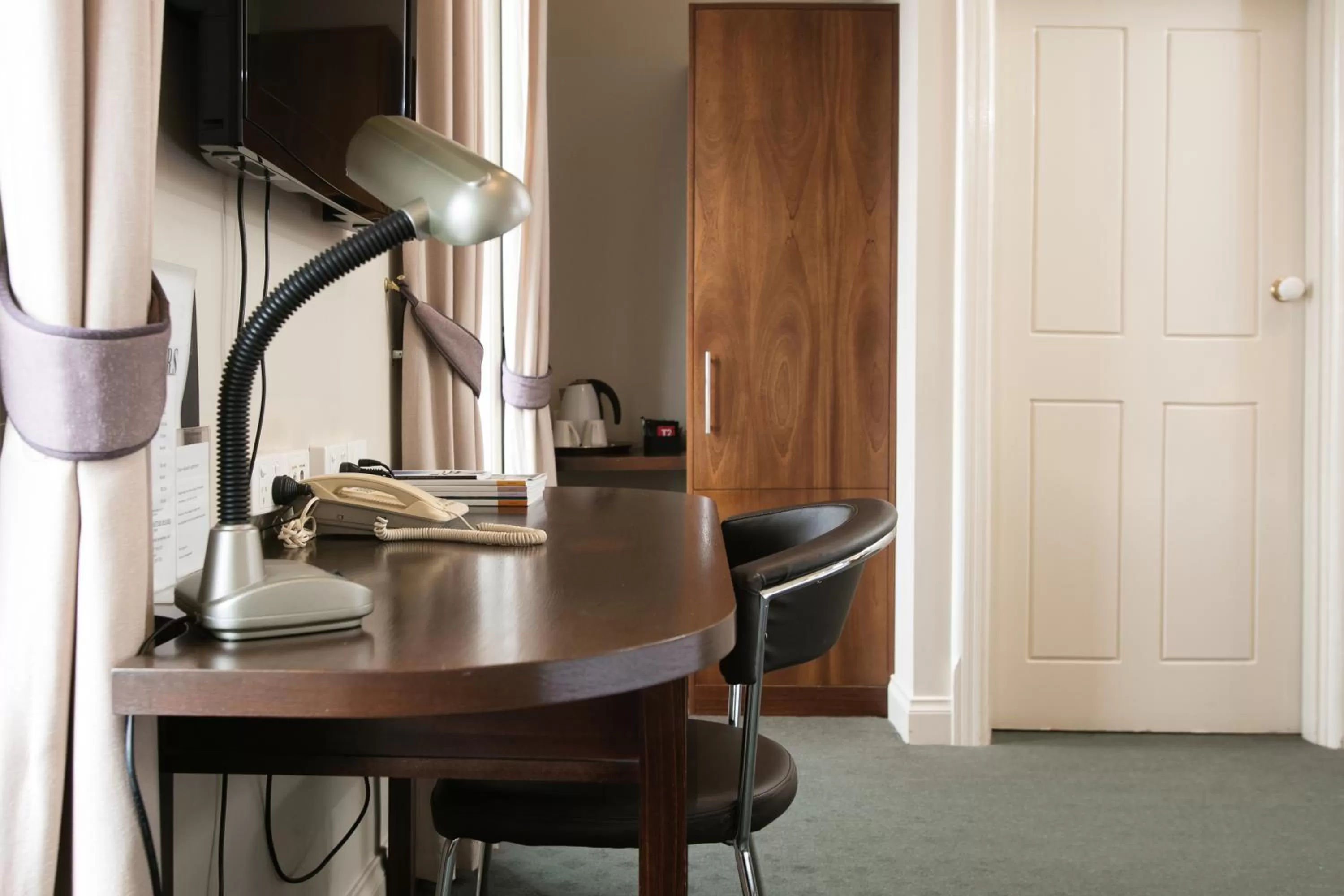 Business facilities in Oscars Hotel and Cafe Bar