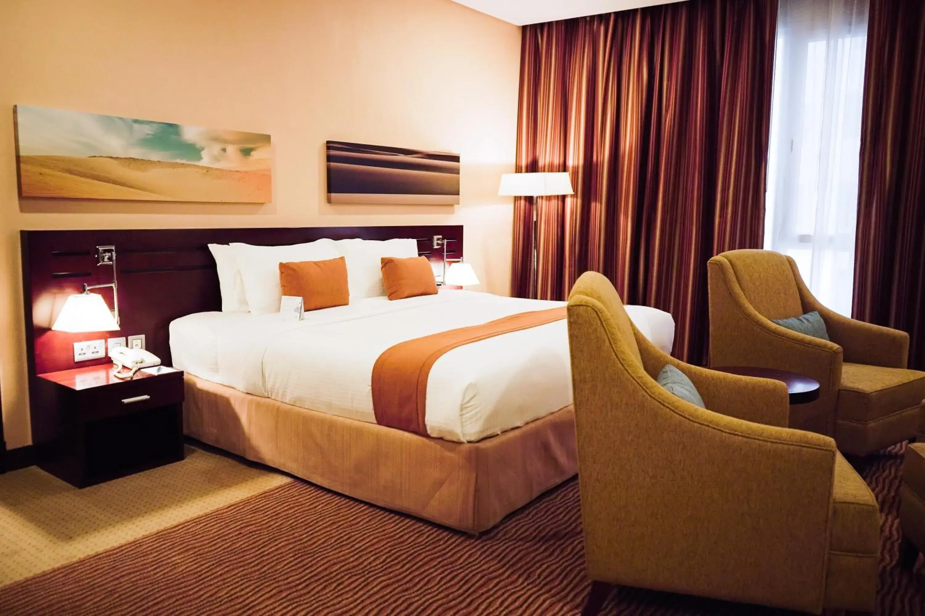 Bed in City Seasons Hotel & Suites Muscat