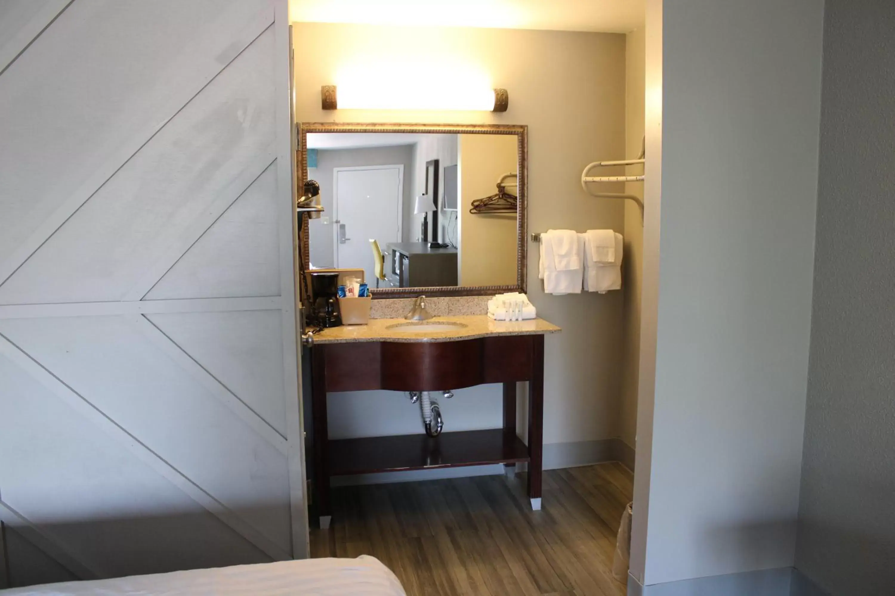 Bathroom, Dining Area in Village Inn Destin