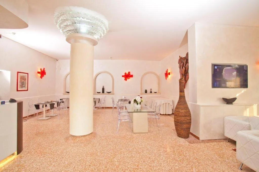 Lounge or bar in Momi's Hotel