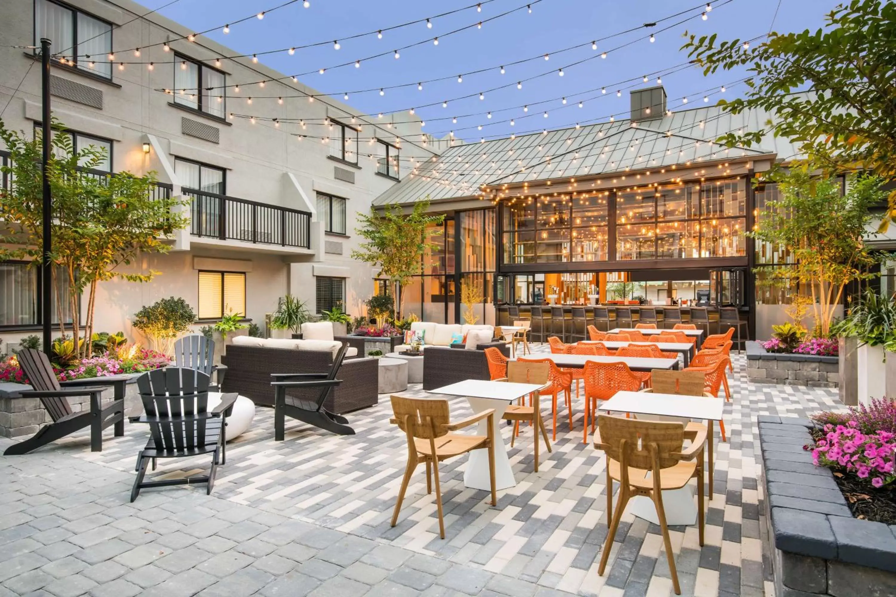 Patio, Restaurant/Places to Eat in DoubleTree by Hilton Gainesville