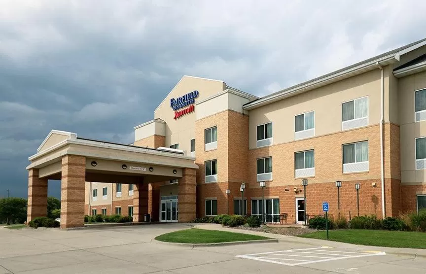 Property building in Fairfield Inn & Suites Des Moines Airport