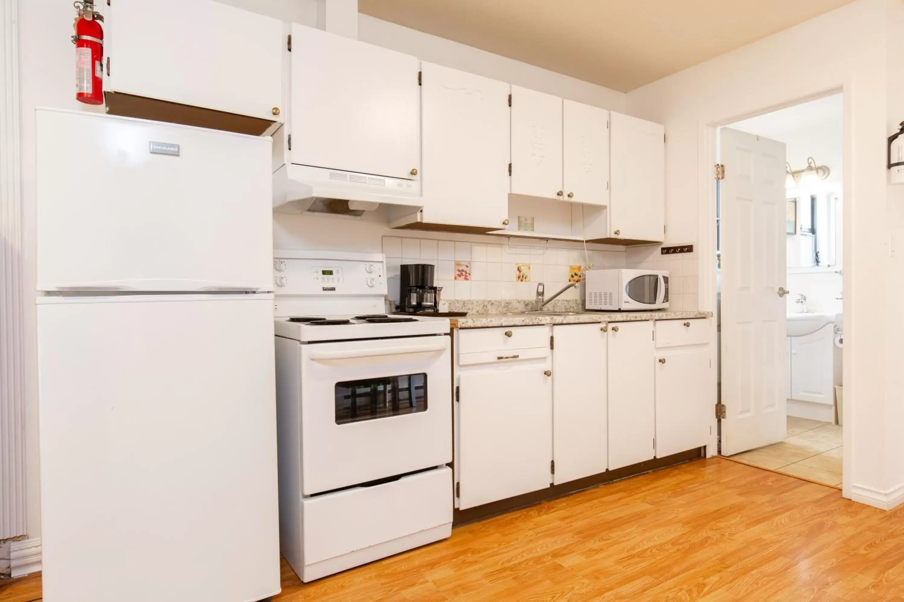 Bathroom, Kitchen/Kitchenette in Riverside Resort