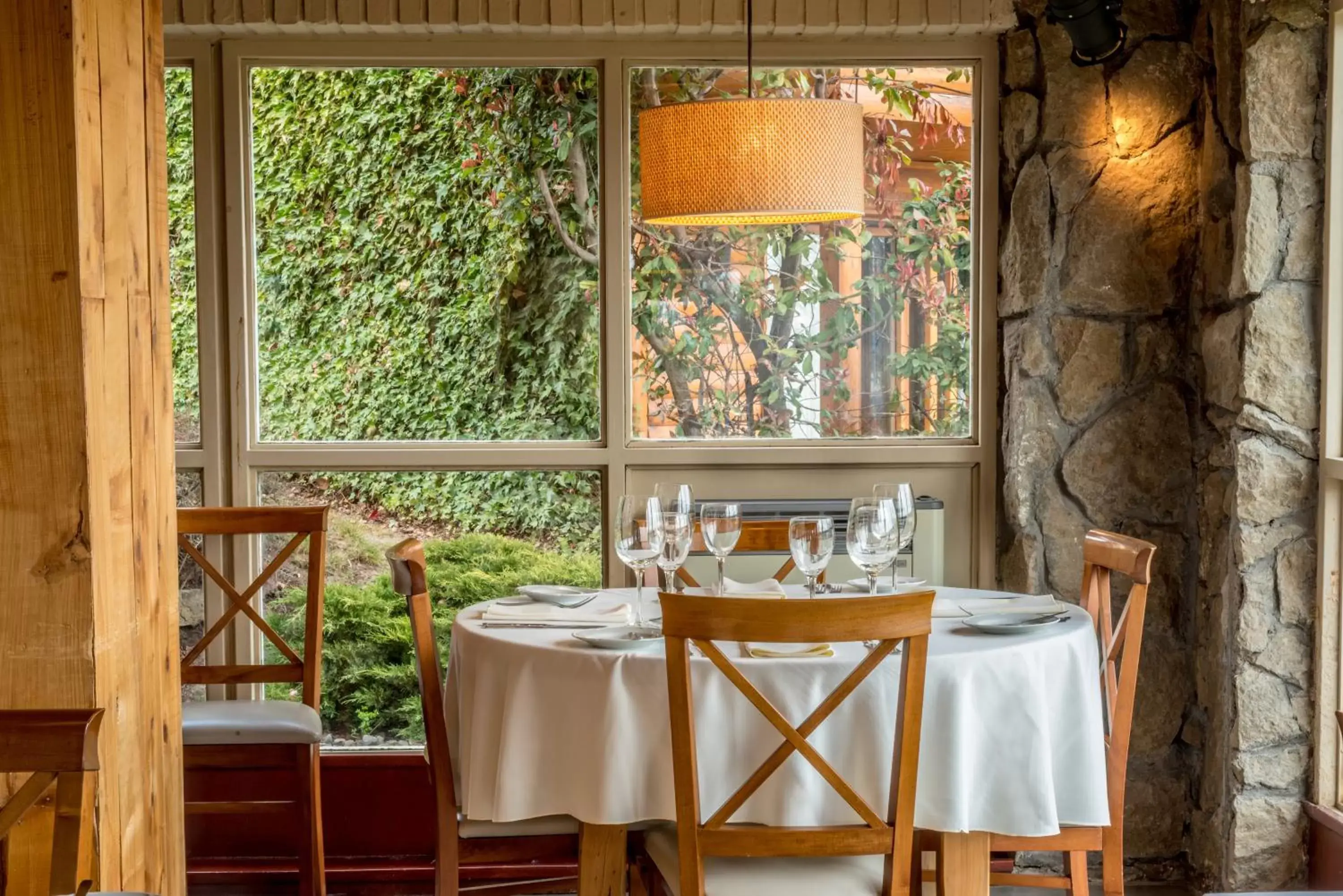 Restaurant/Places to Eat in Mirador del Lago Hotel