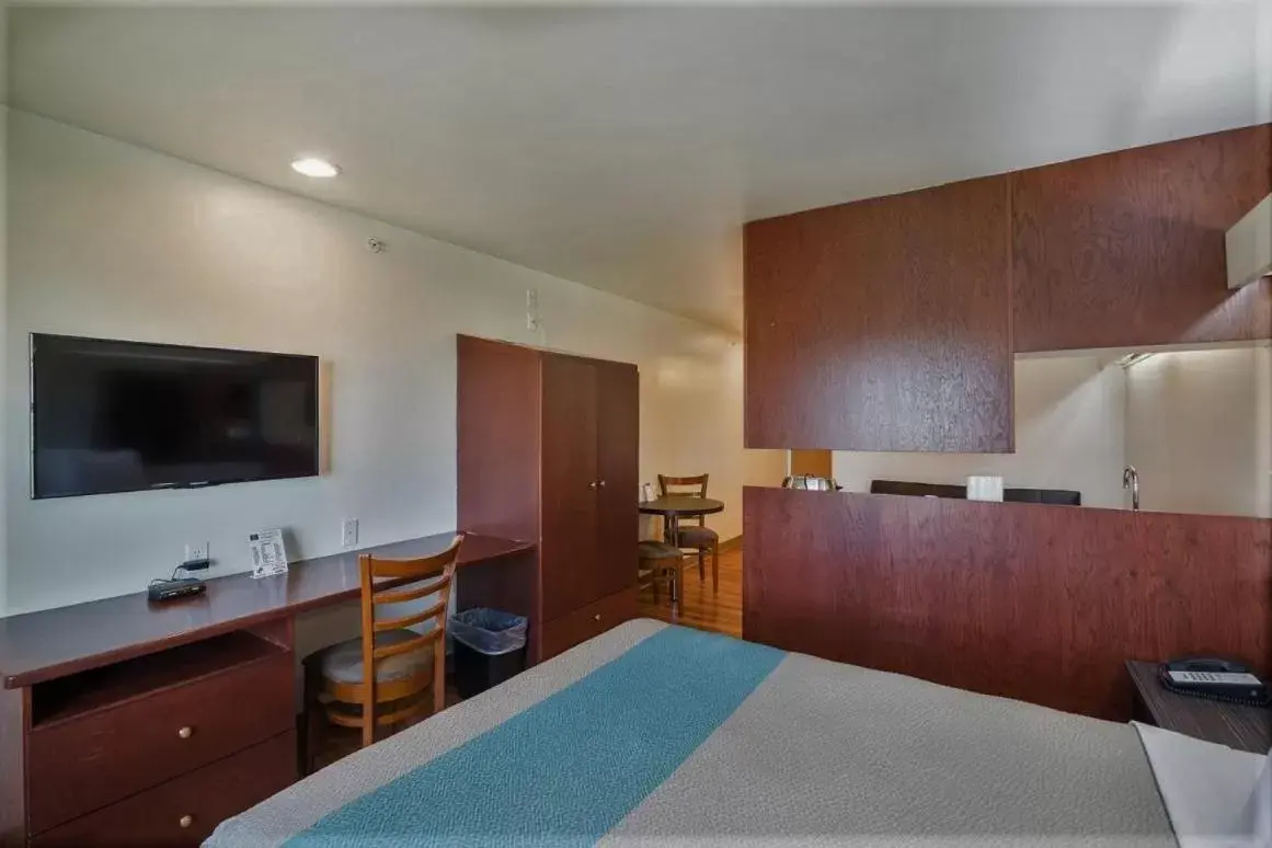 TV/Entertainment Center in Motel 6-Idaho Falls, ID - Snake River