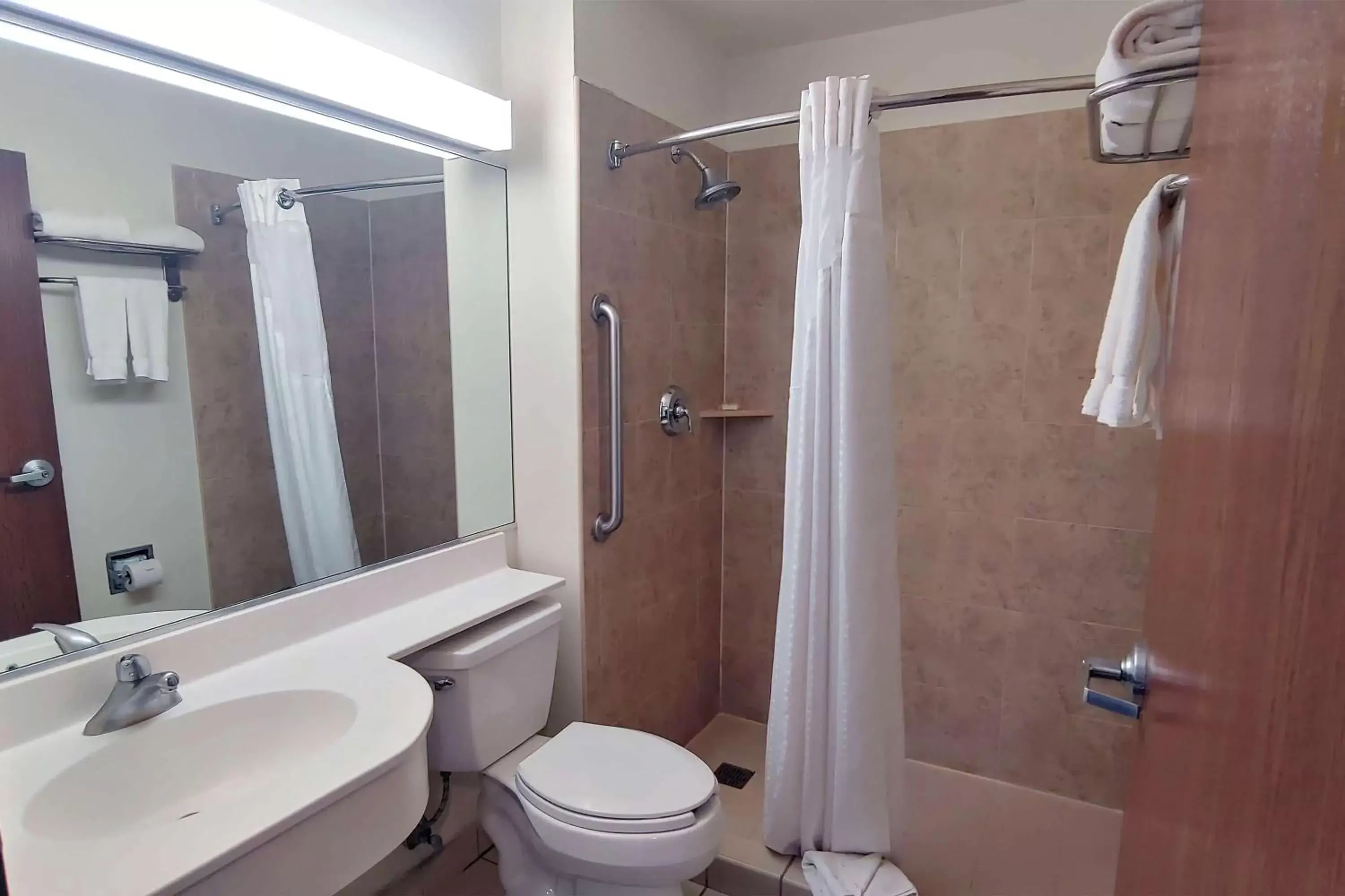 Bathroom in Microtel Inn and Suites by Wyndham Ciudad Juarez, US Consulate