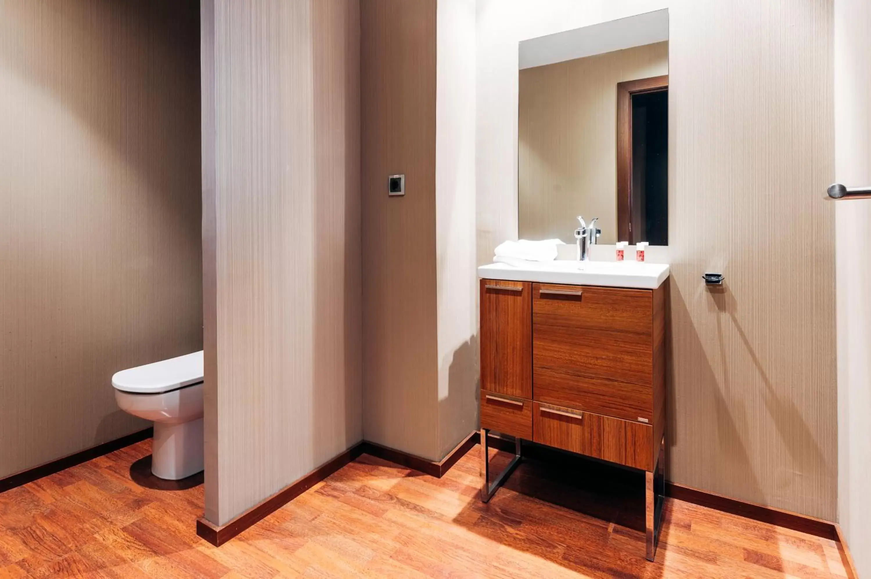 Toilet, Bathroom in AZZ Valencia Congress Hotel & Spa