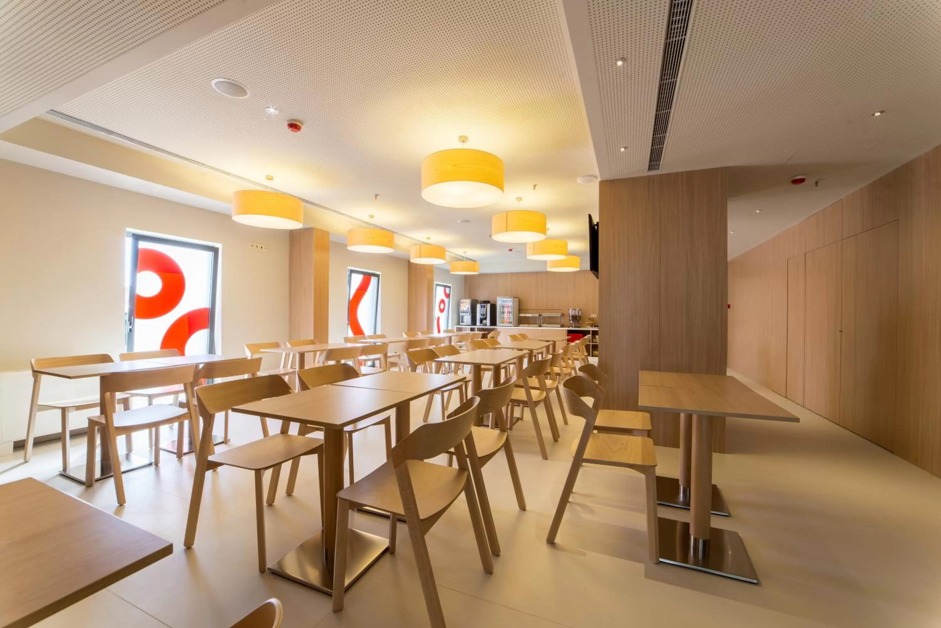 Buffet breakfast in Moov Hotel Porto Norte