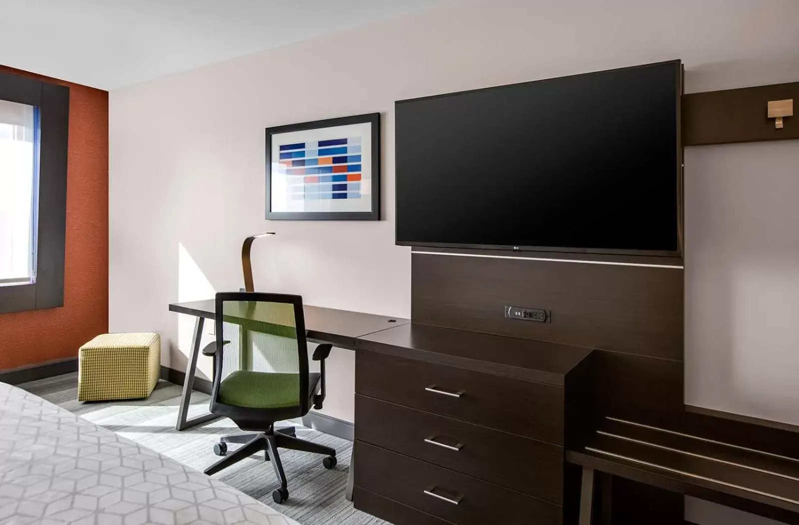 TV and multimedia, TV/Entertainment Center in Holiday Inn Express & Suites Sanford - Lake Mary, an IHG Hotel