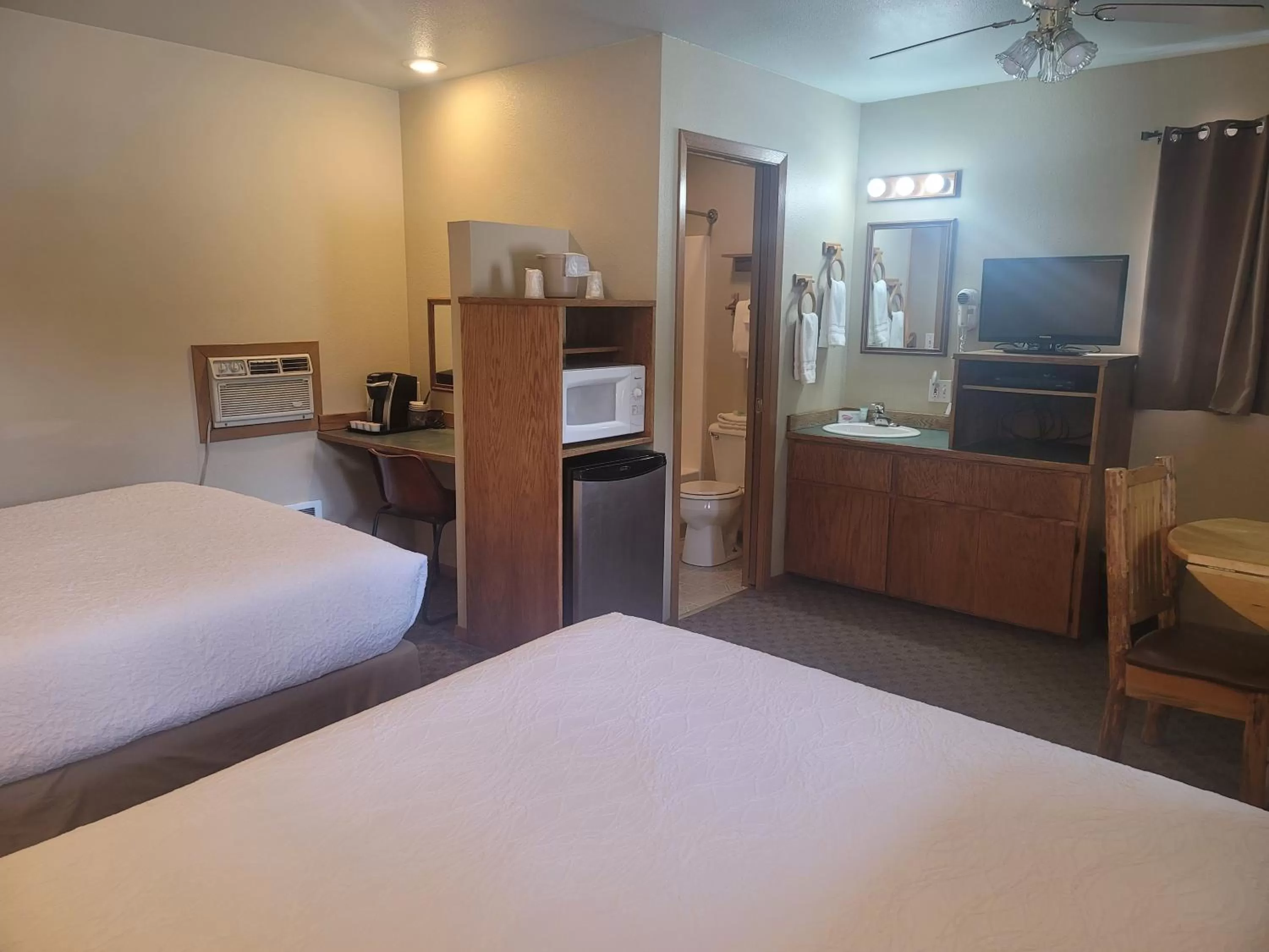 Bed in Riverfront Motel & Cabins