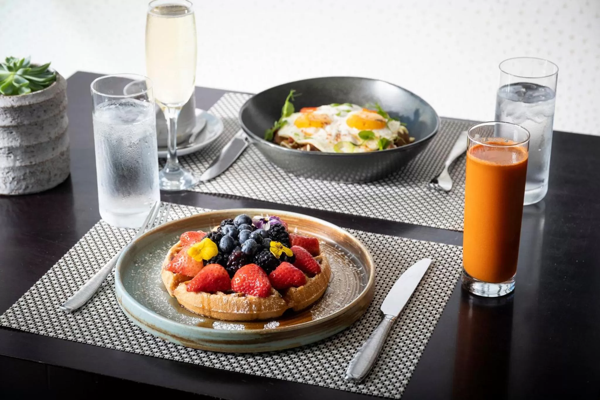 Restaurant/places to eat in Kimpton EPIC Hotel by IHG