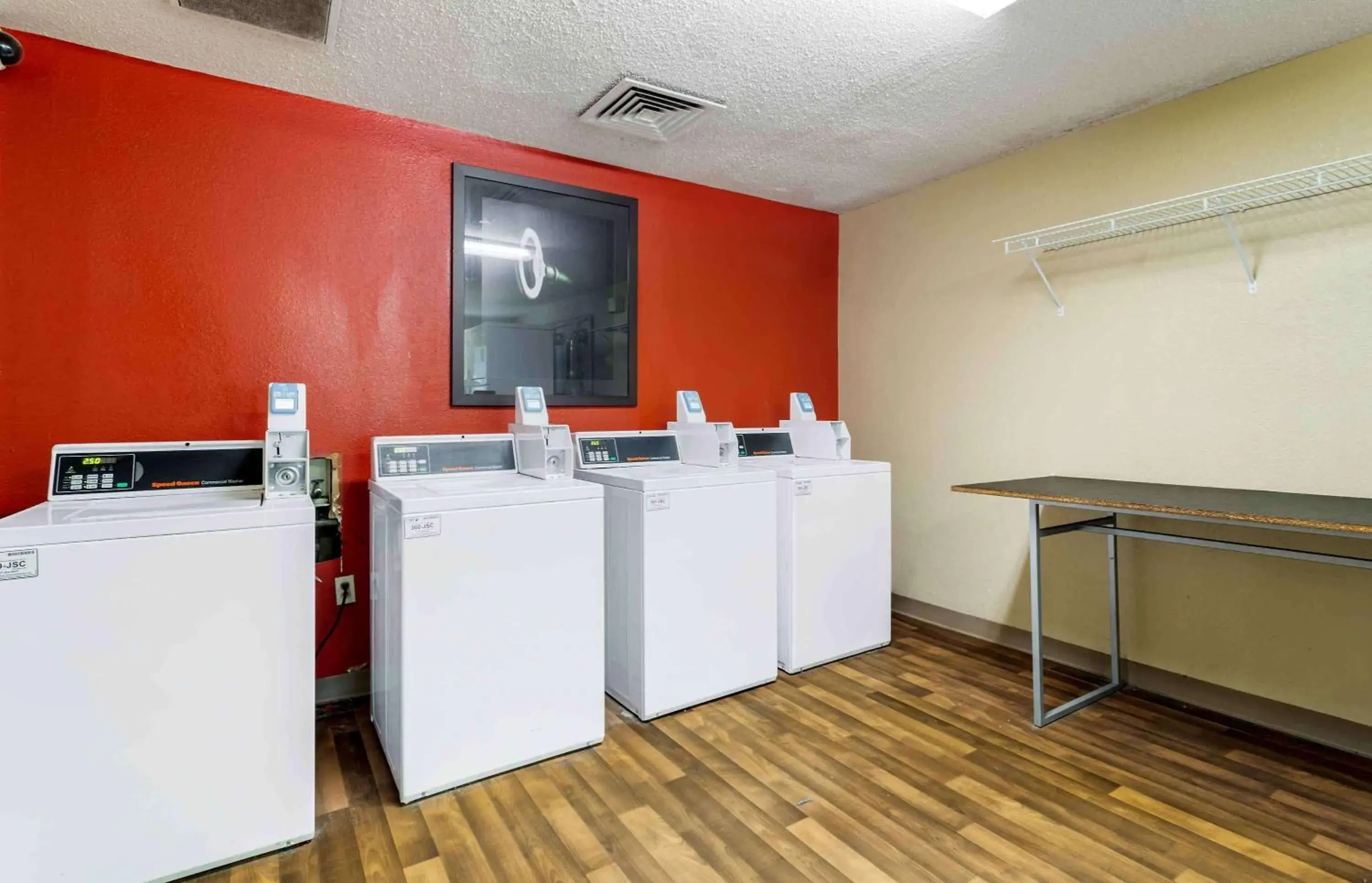 Property building, Kitchen/Kitchenette in Extended Stay America Suites - Chattanooga - Airport