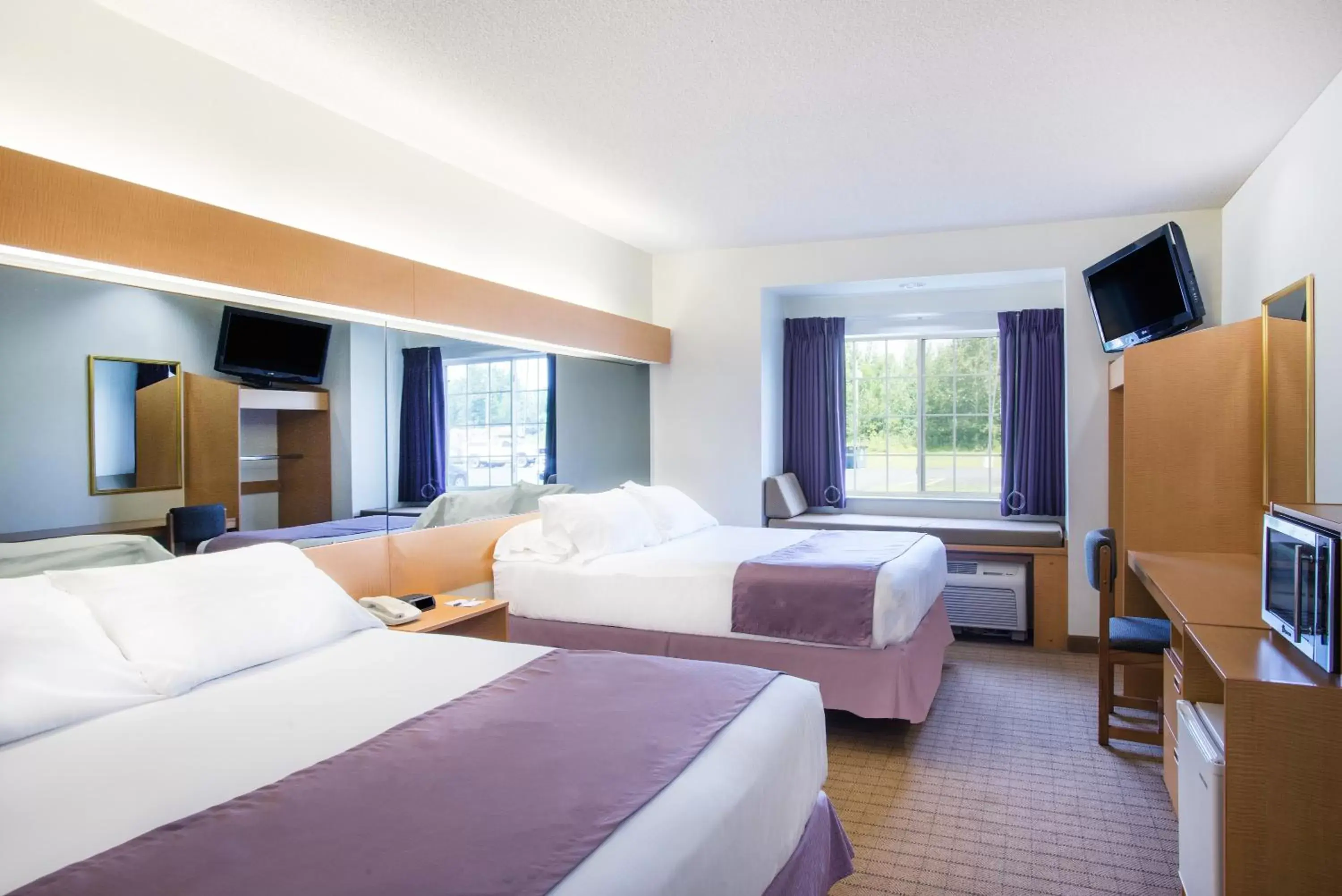 Photo of the whole room, Room Photo in Microtel Inn & Suites by Wyndham Plattsburgh