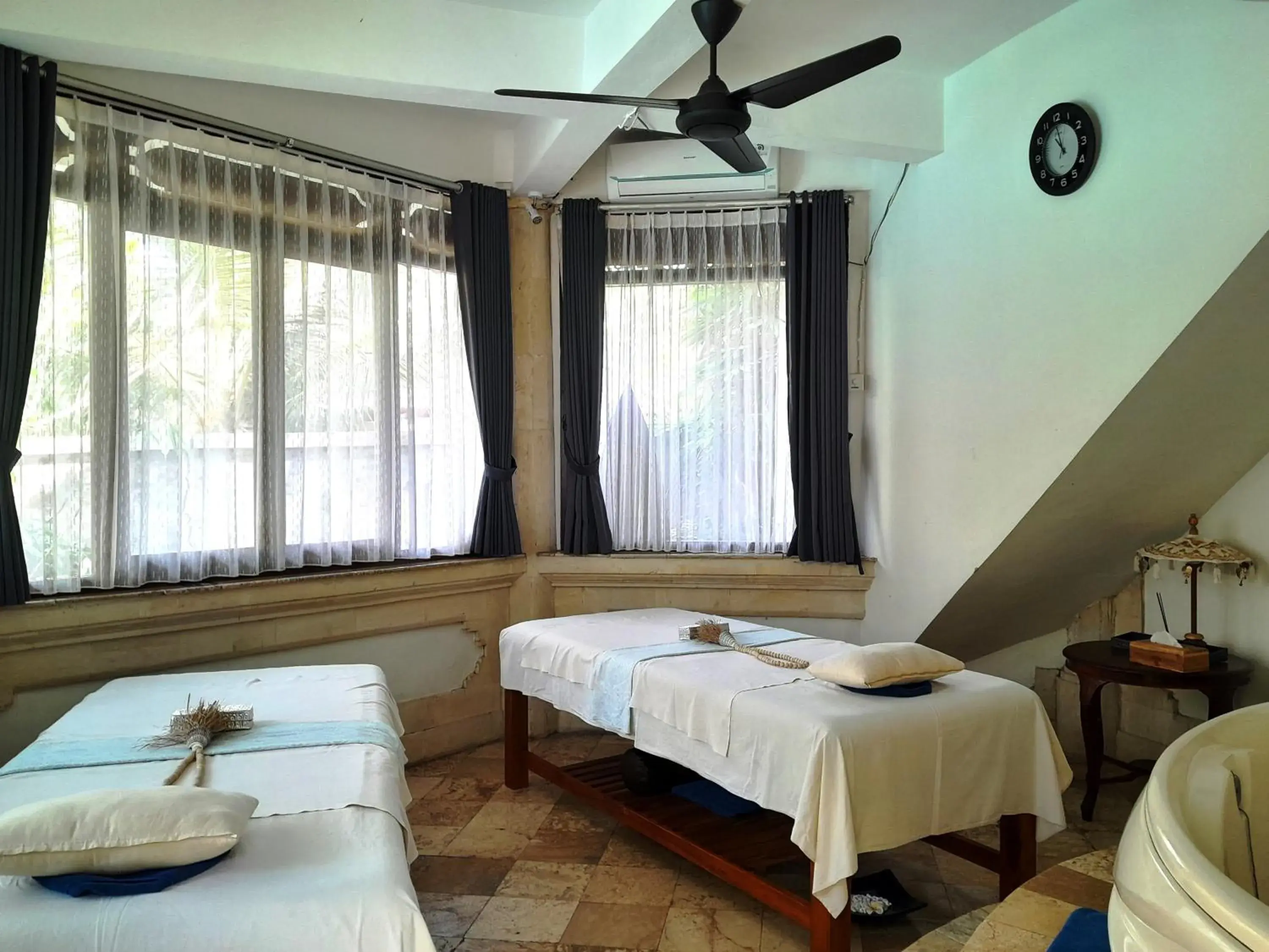 Massage, Bed in Panorama Hotel