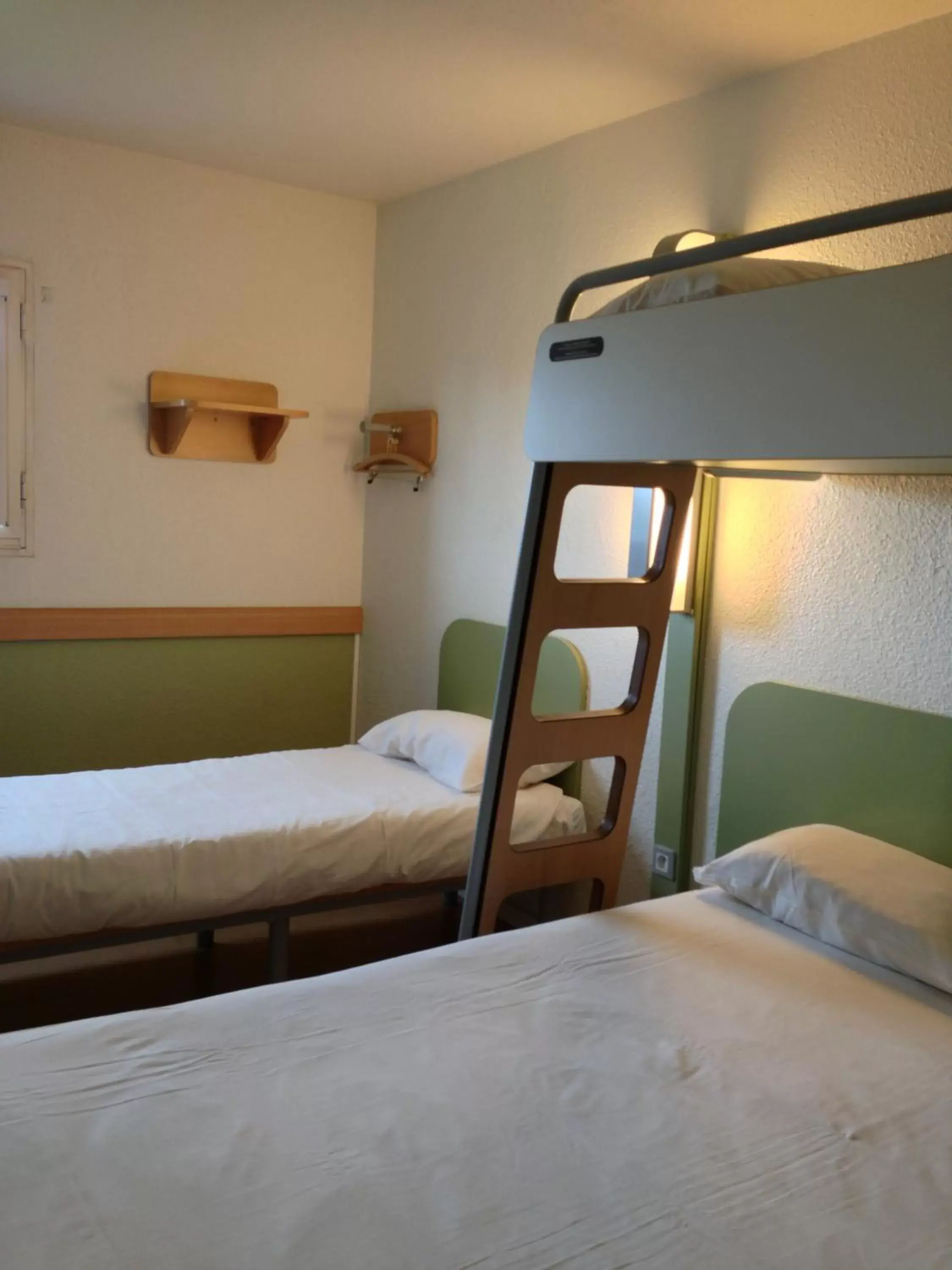 Photo of the whole room, Bed in ibis budget Chartres Photo of the whole room, Bed in ibis budget Chartres