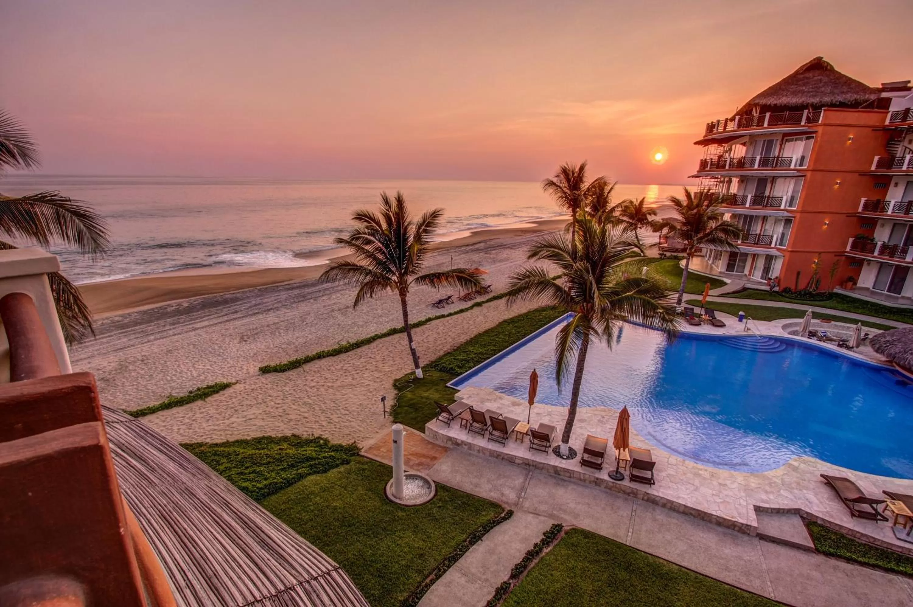 Swimming pool in Vivo Resorts