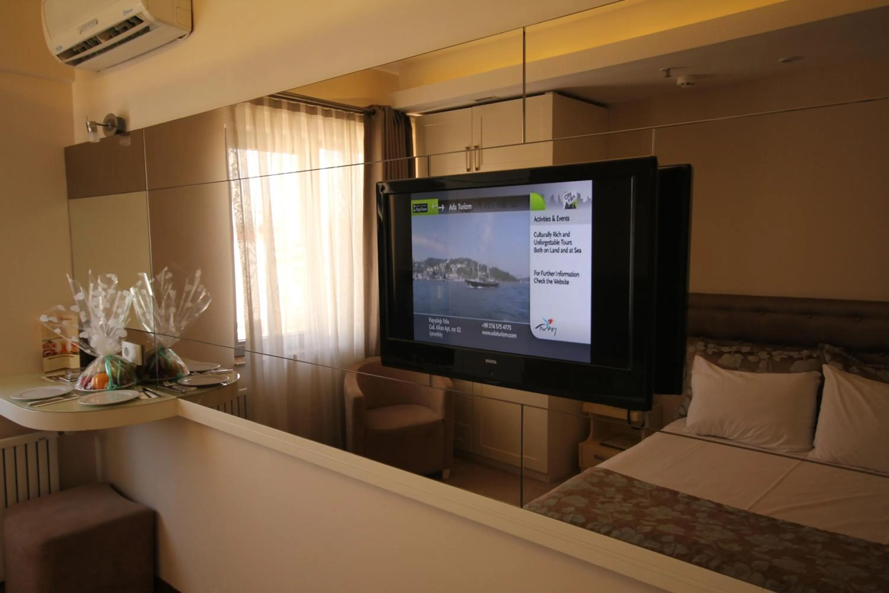 TV and multimedia, Bed in Grand Washington Hotel