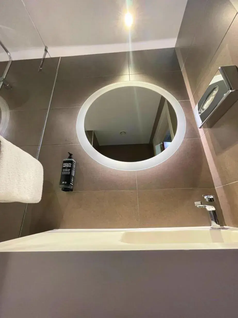 Shower, Bathroom in ibis Styles Barcelona City Bogatell