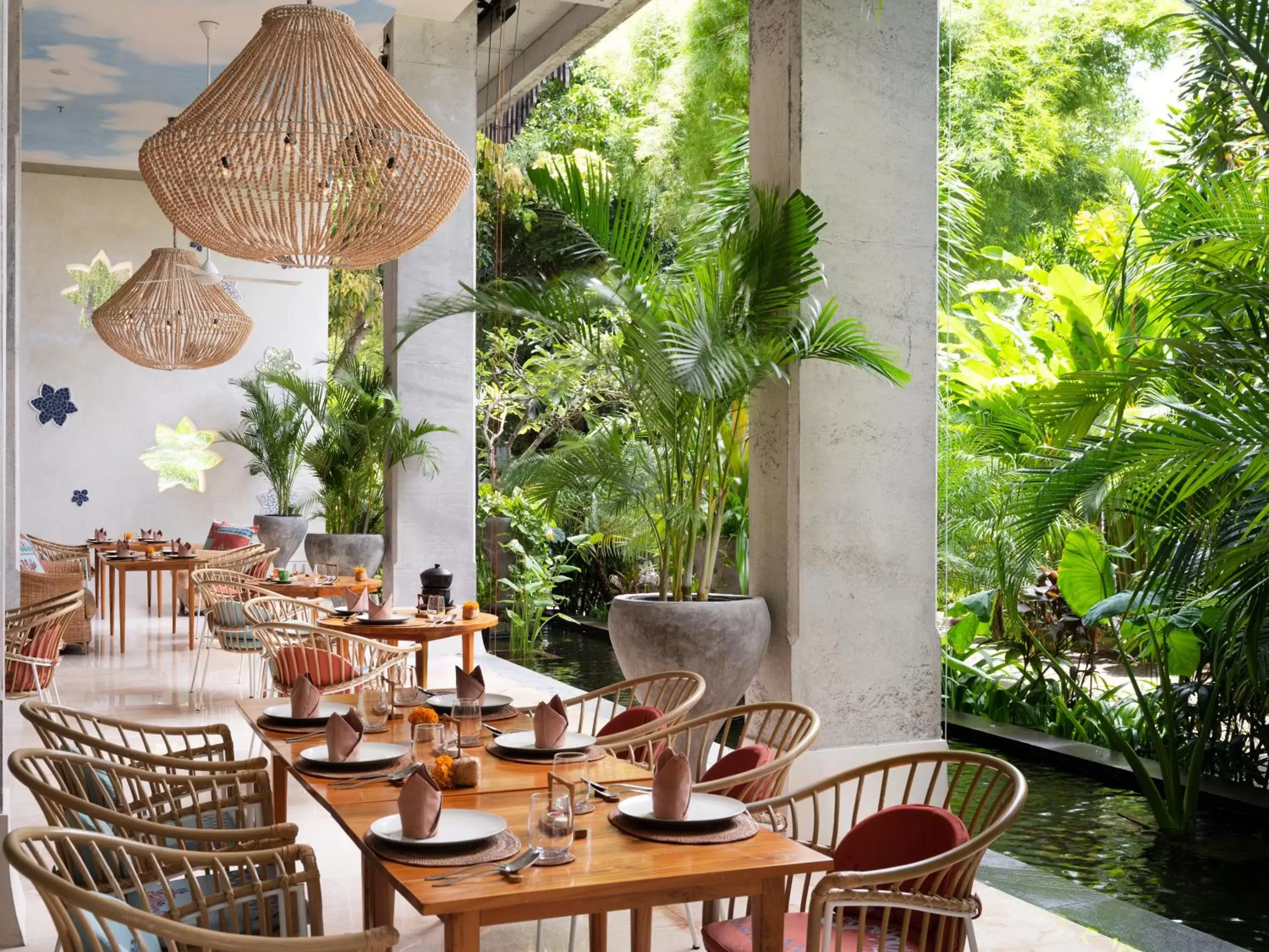 Restaurant/Places to Eat in Amnaya Resort Kuta