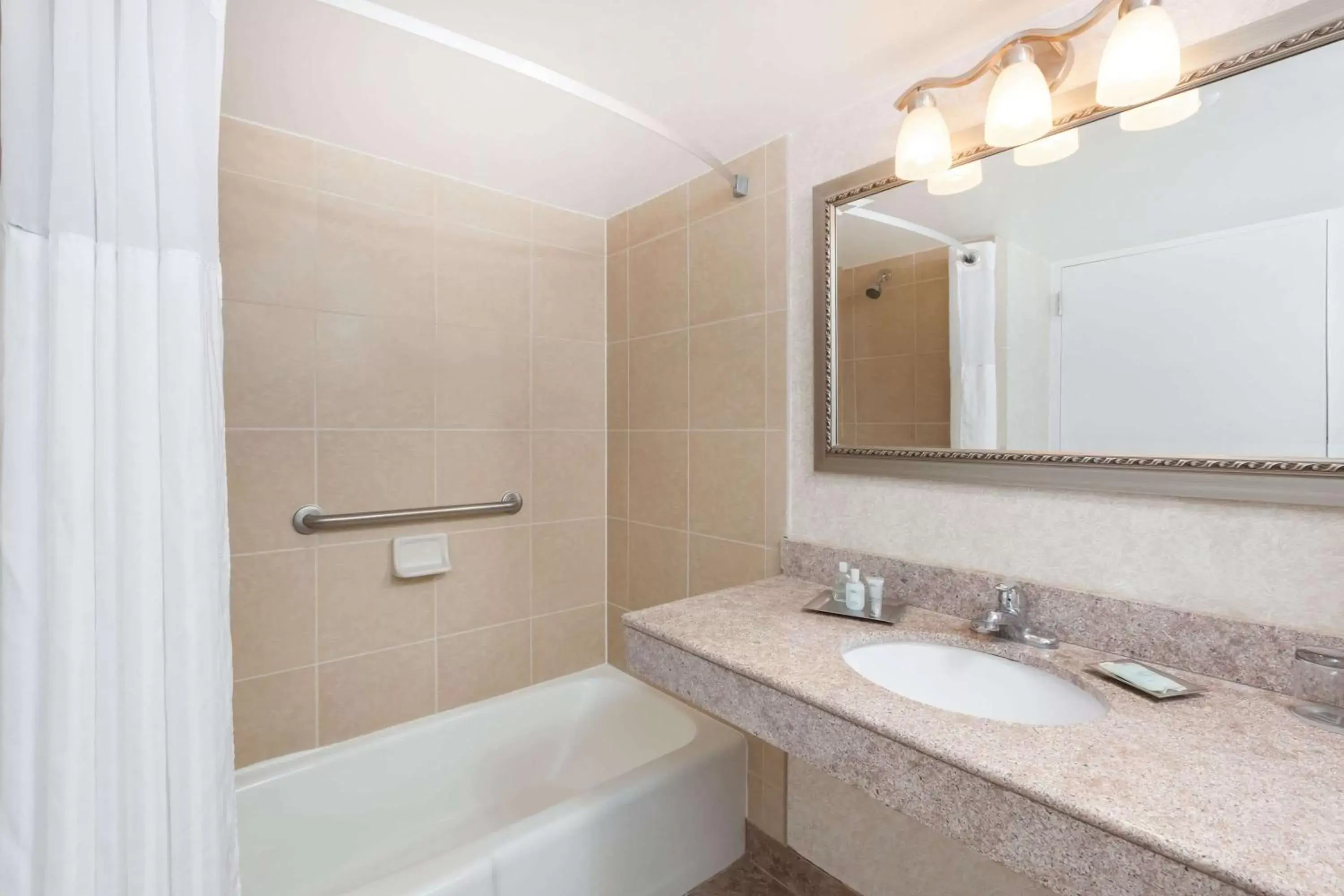 Bathroom in Wyndham Virginia Beach Oceanfront Bathroom in Wyndham Virginia Beach Oceanfront