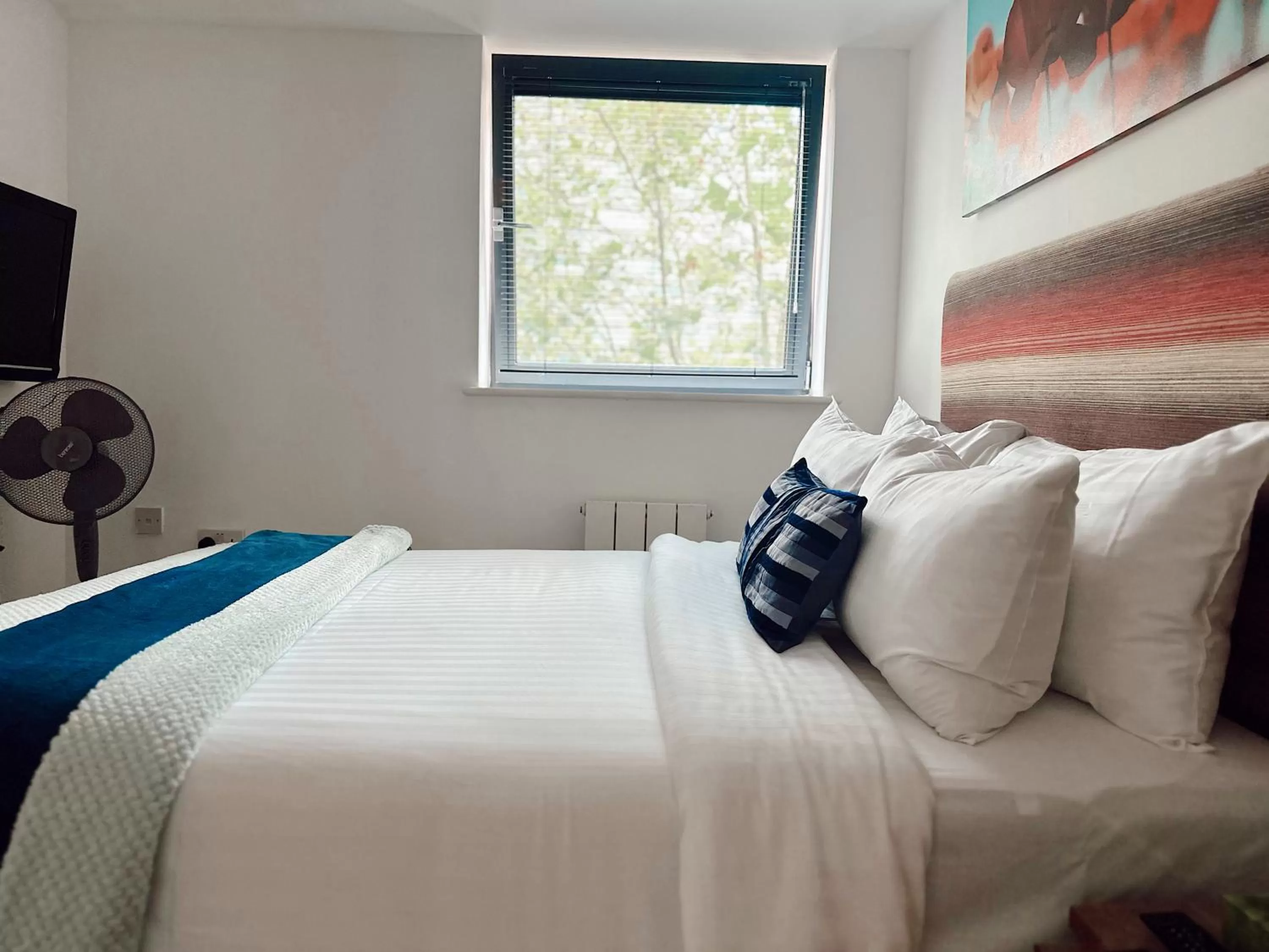 Bed in Canary Wharf - Luxury Apartments