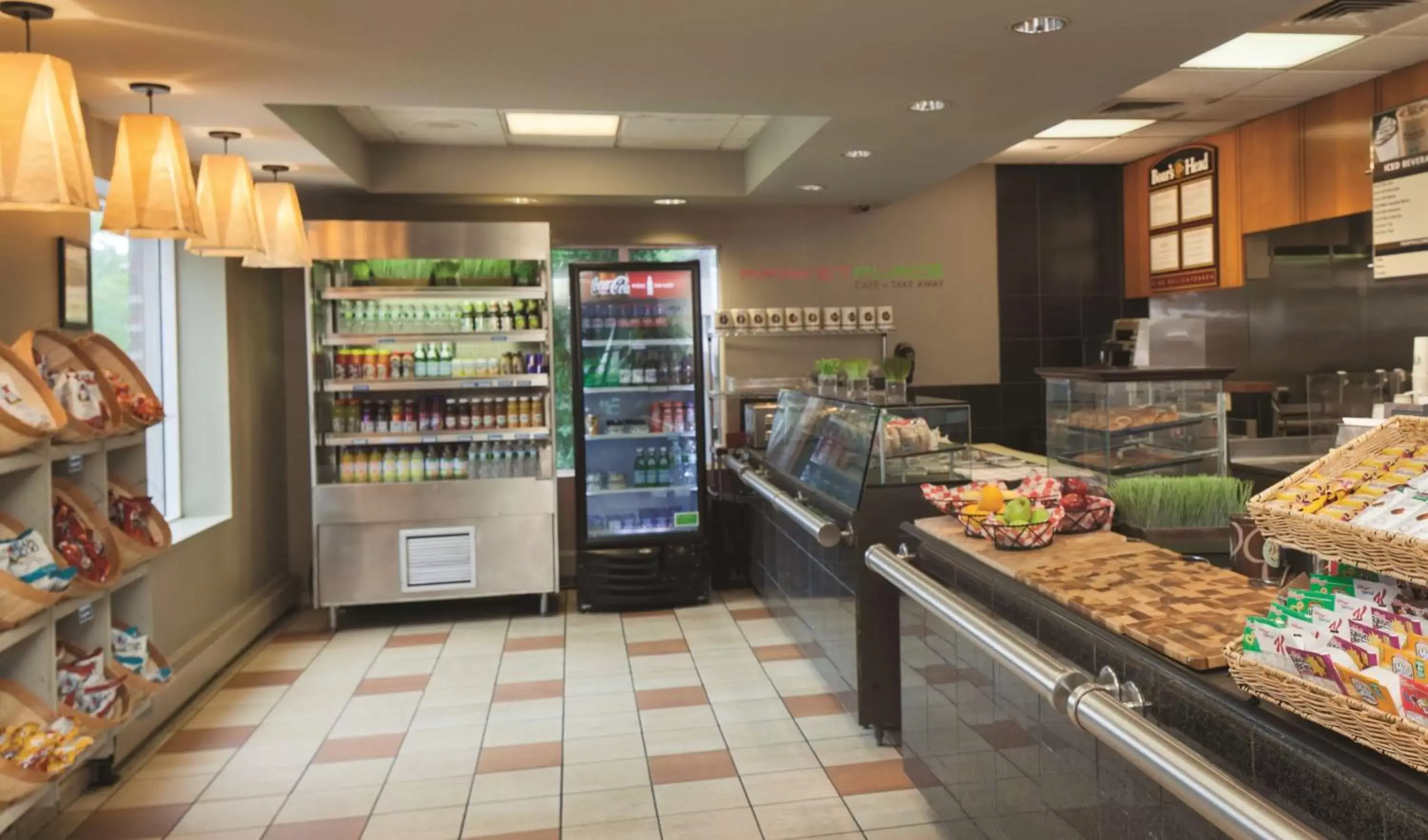 Restaurant/places to eat, Supermarket/Shops in DoubleTree by Hilton Hotel Boston Bayside