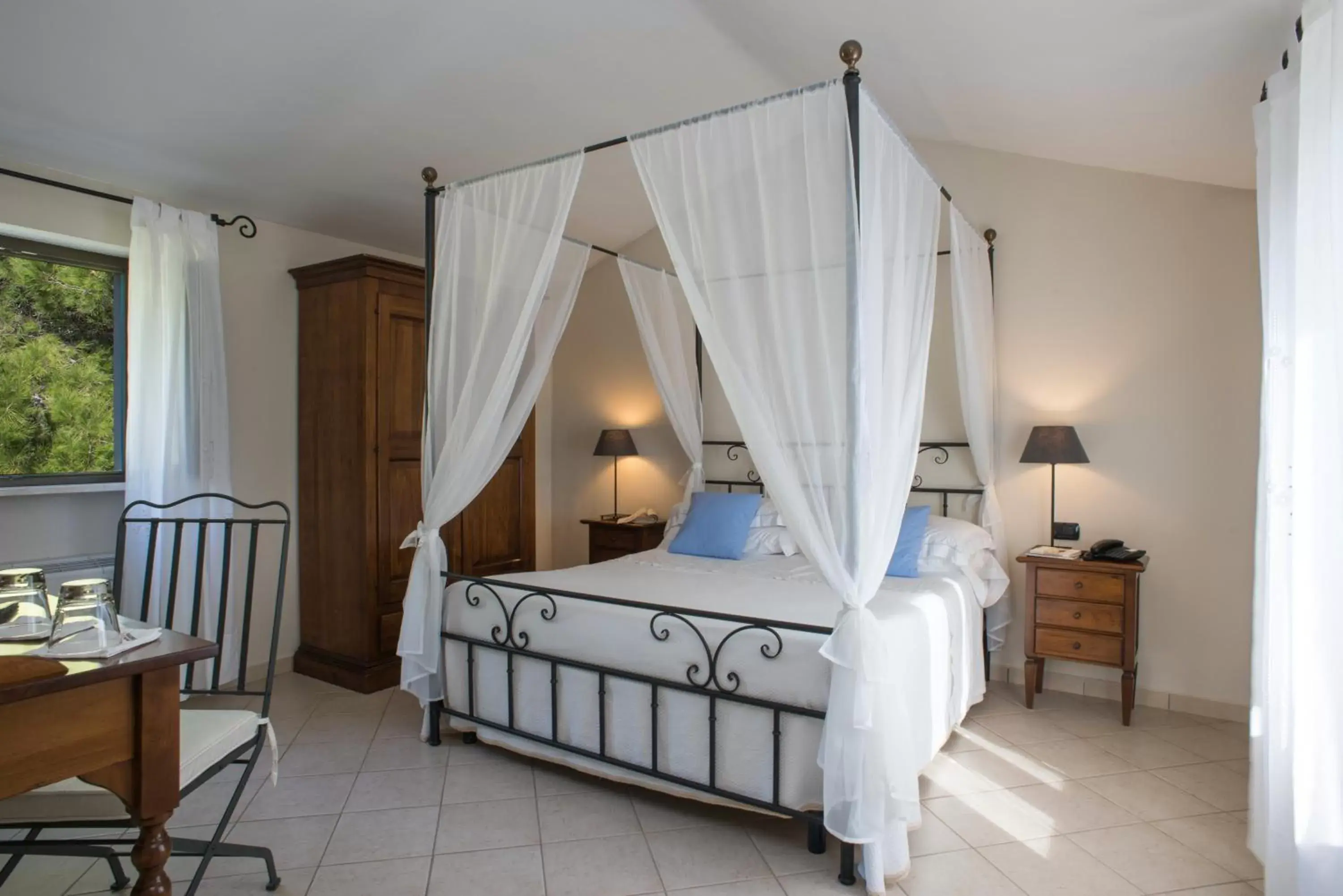 Photo of the whole room, Bed in Masseria Panareo