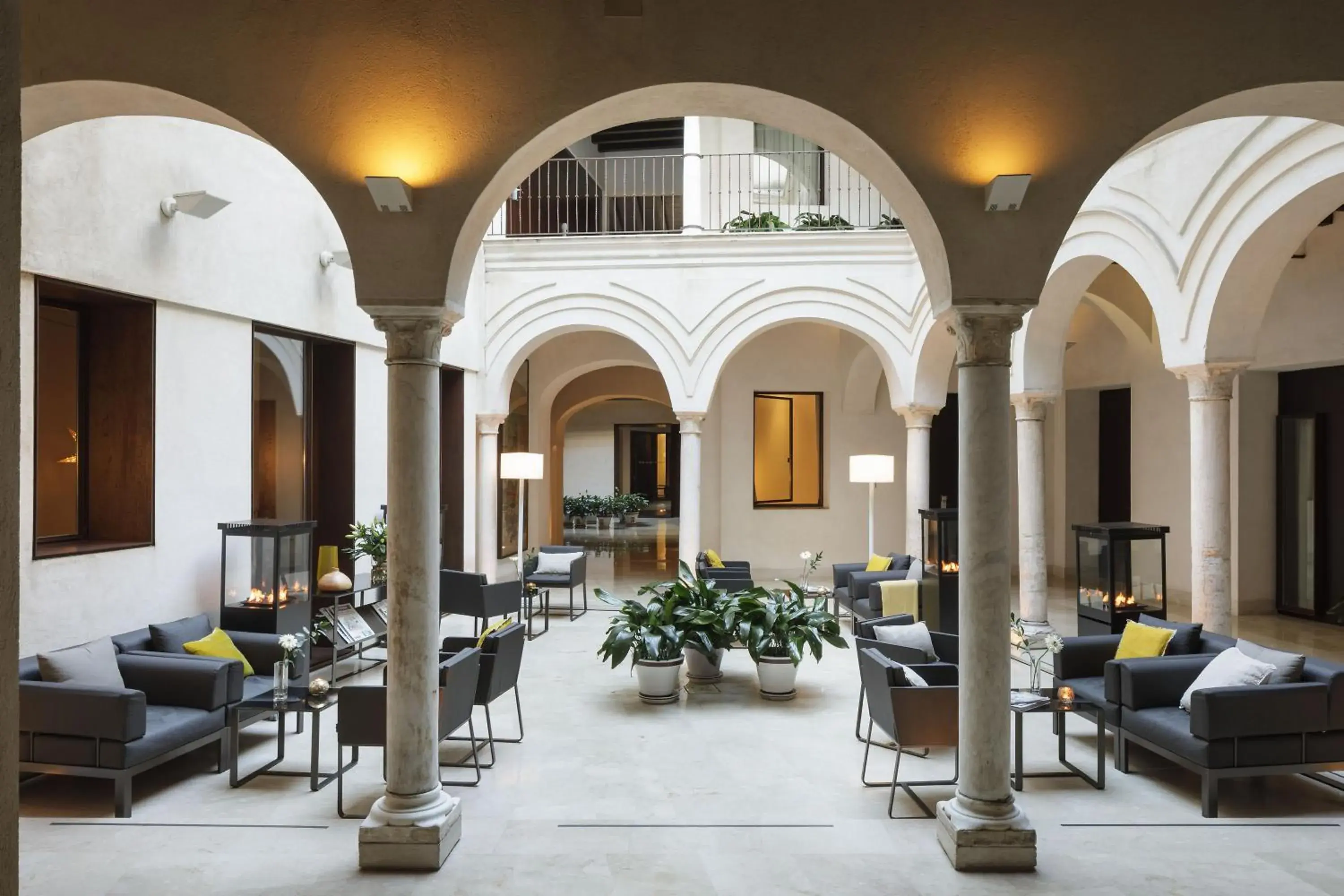 Patio, Restaurant/Places to Eat in Hotel Posada del Lucero