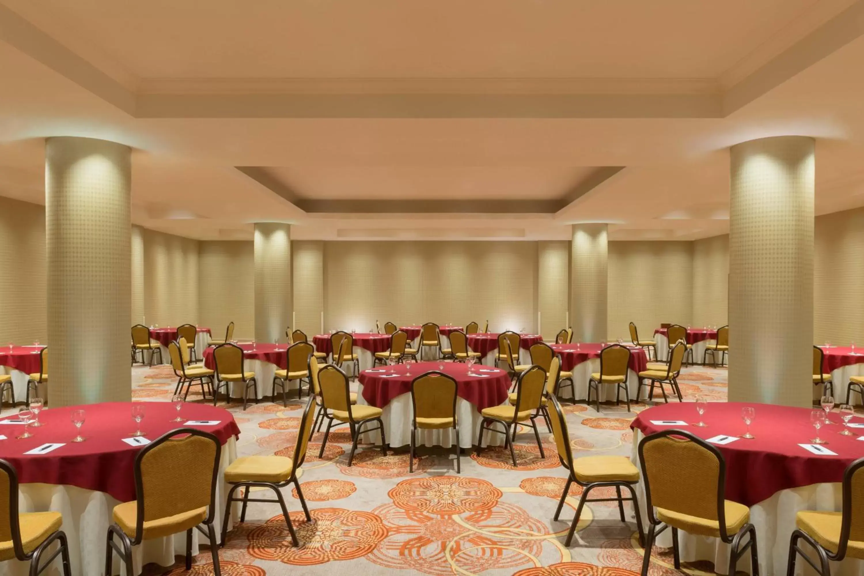 Meeting/conference room, Restaurant/Places to Eat in Sheraton Grand Rio Hotel & Resort