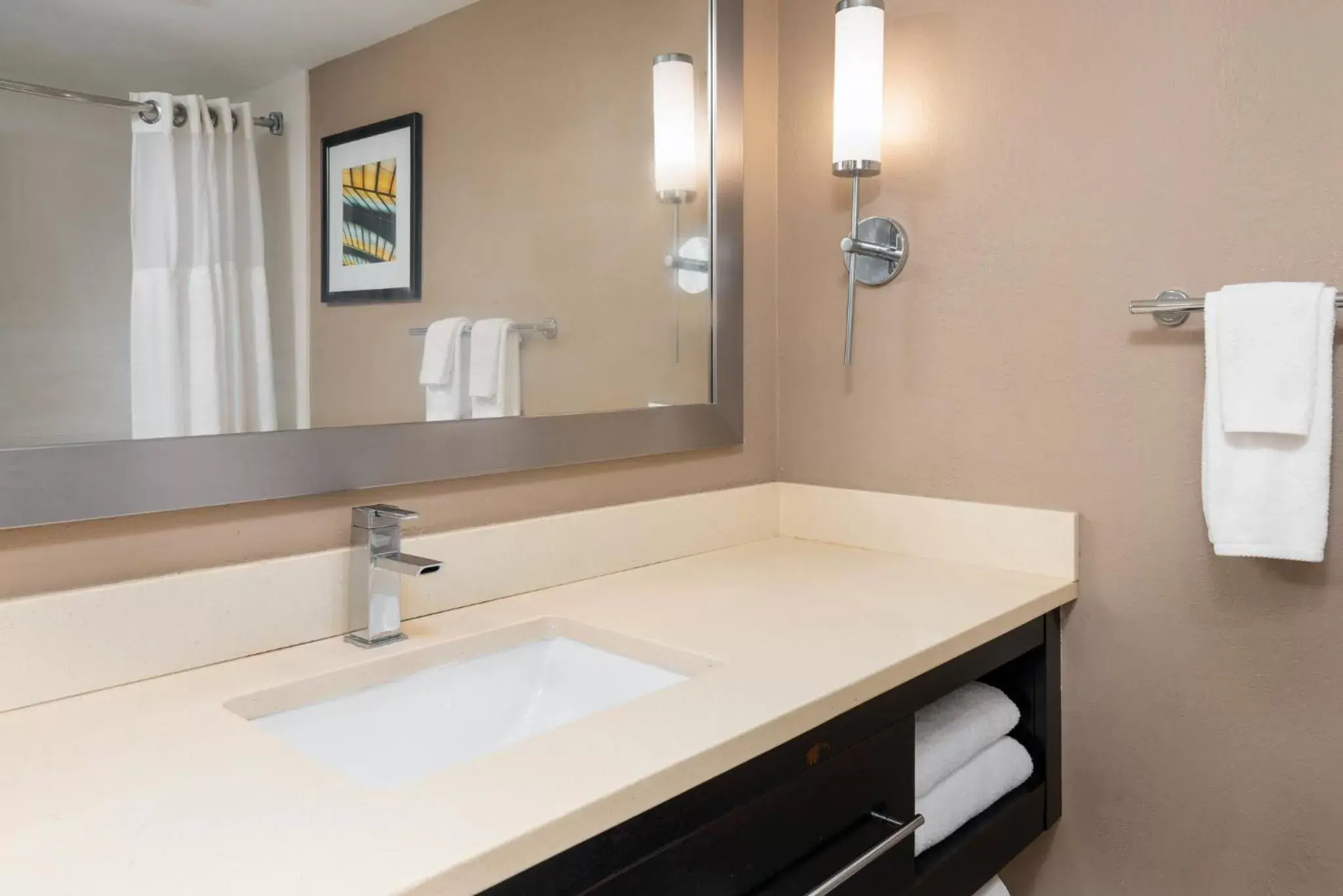 Bathroom in Holiday Inn Miami-Doral Area, an IHG Hotel