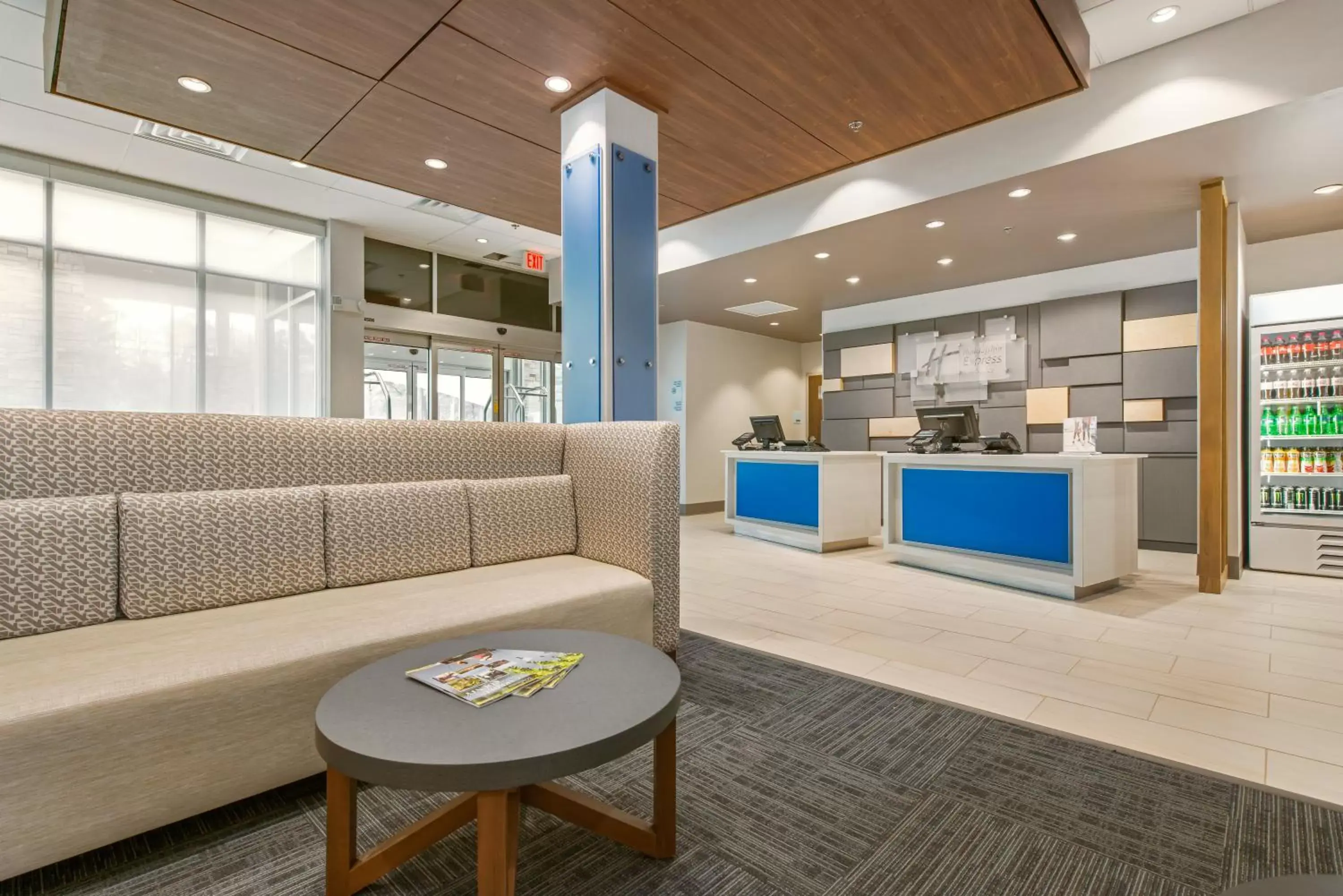 Lobby or reception, Seating Area in Holiday Inn Express & Suites - Carrollton West, an IHG Hotel