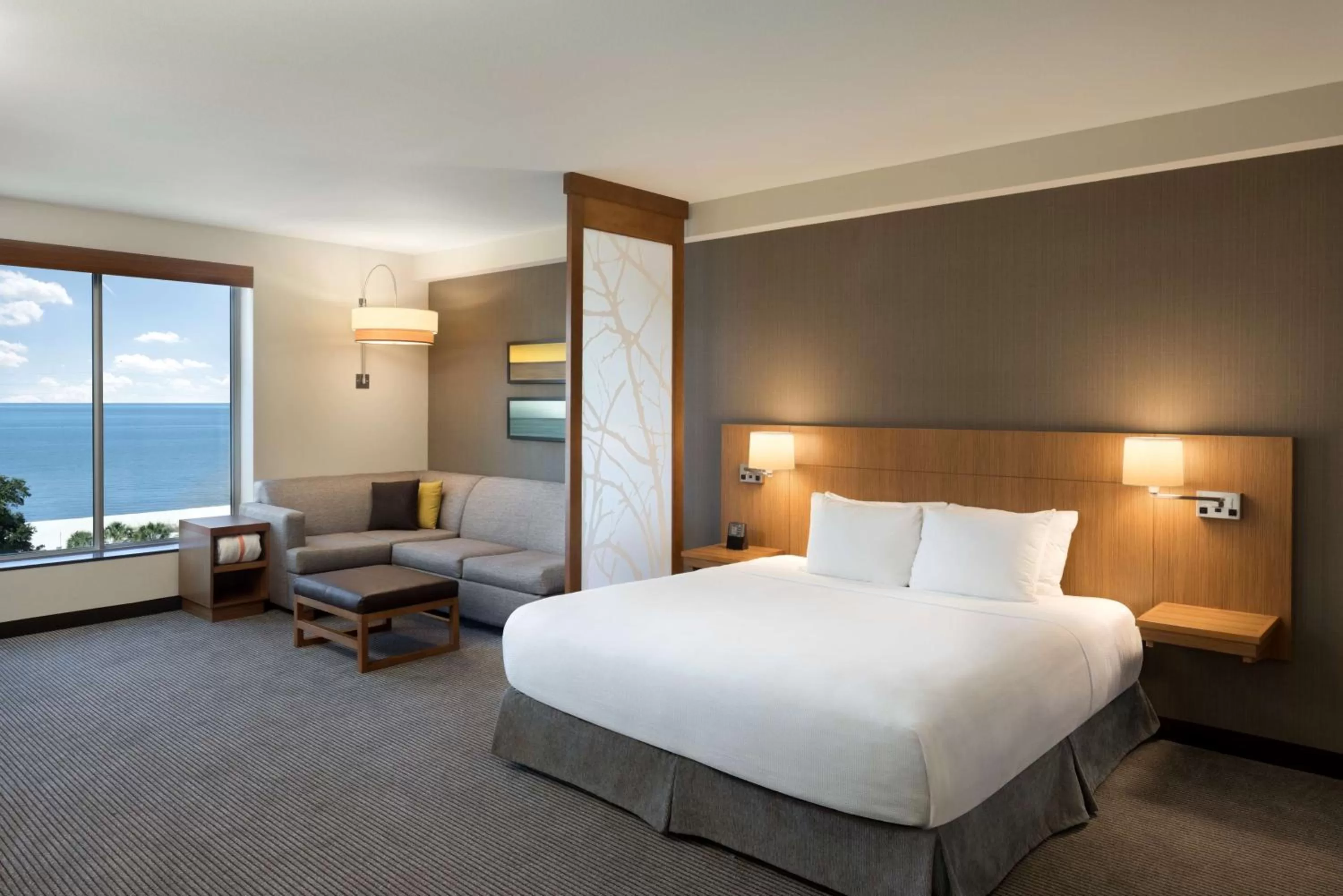 Photo of the whole room, Bed in Hyatt Place Biloxi