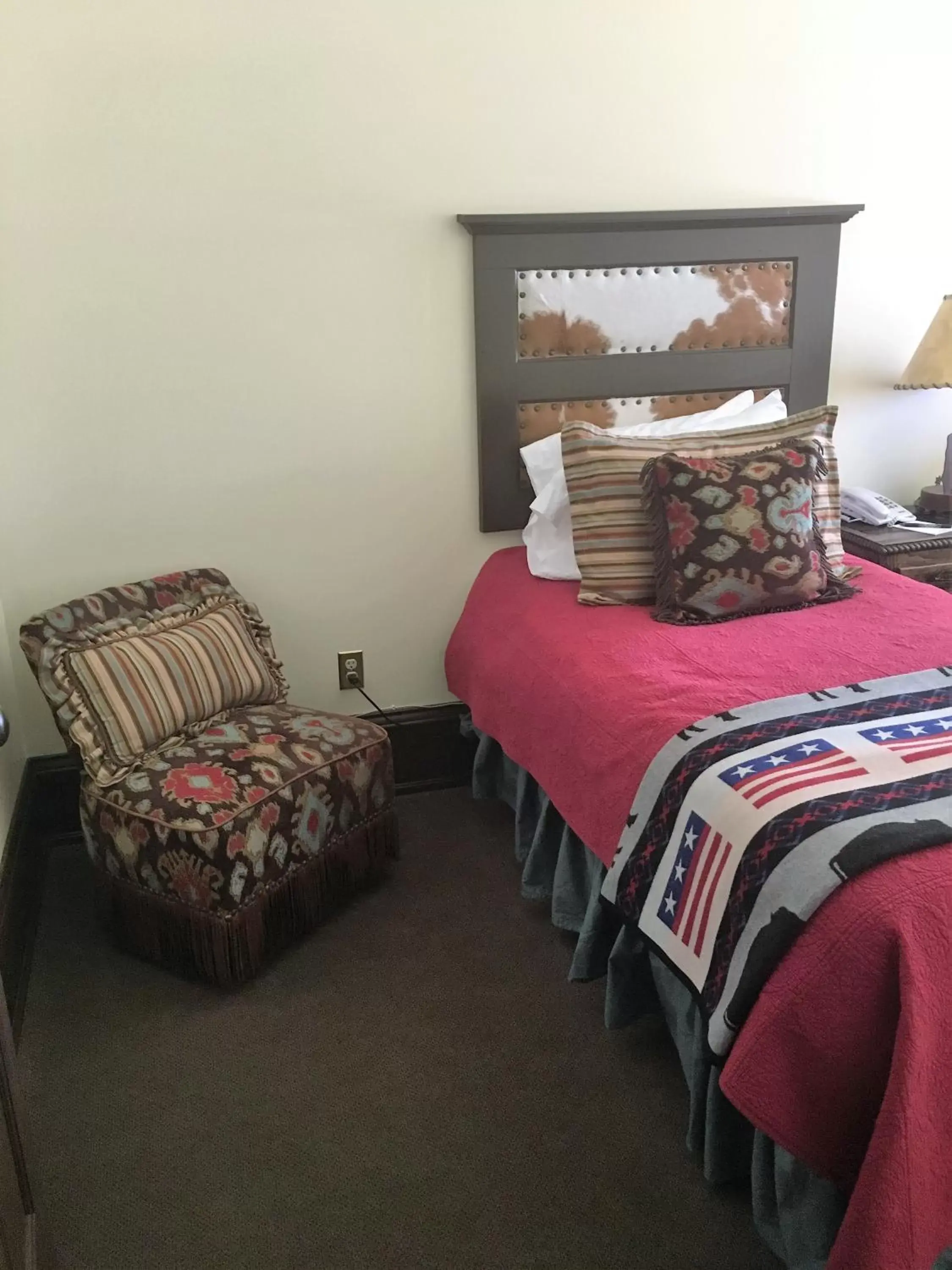 Bed in Sheridan Inn - Best Western Signature Collection