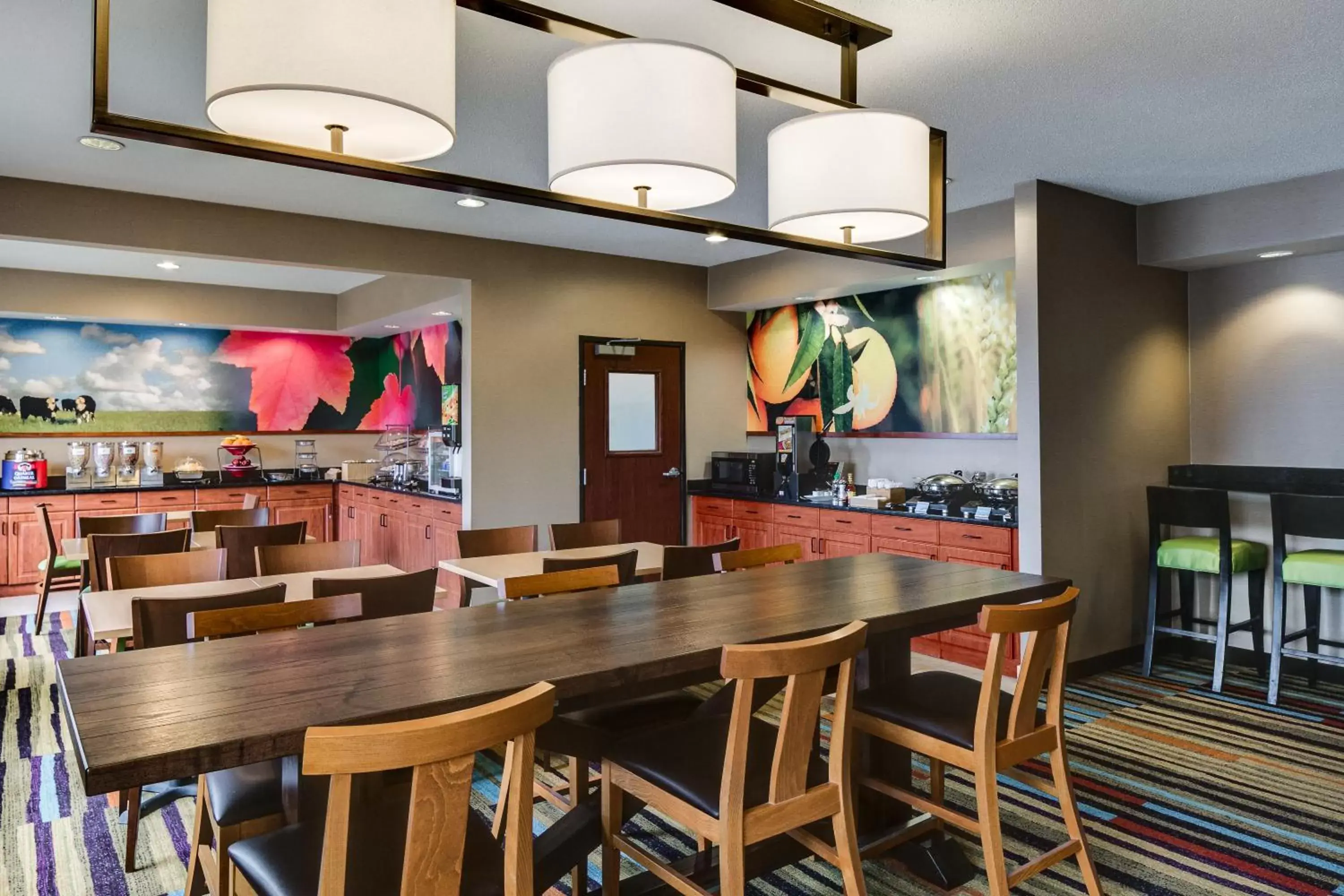 Buffet breakfast, Restaurant/Places to Eat in Comfort Inn & Suites Olathe - Kansas City