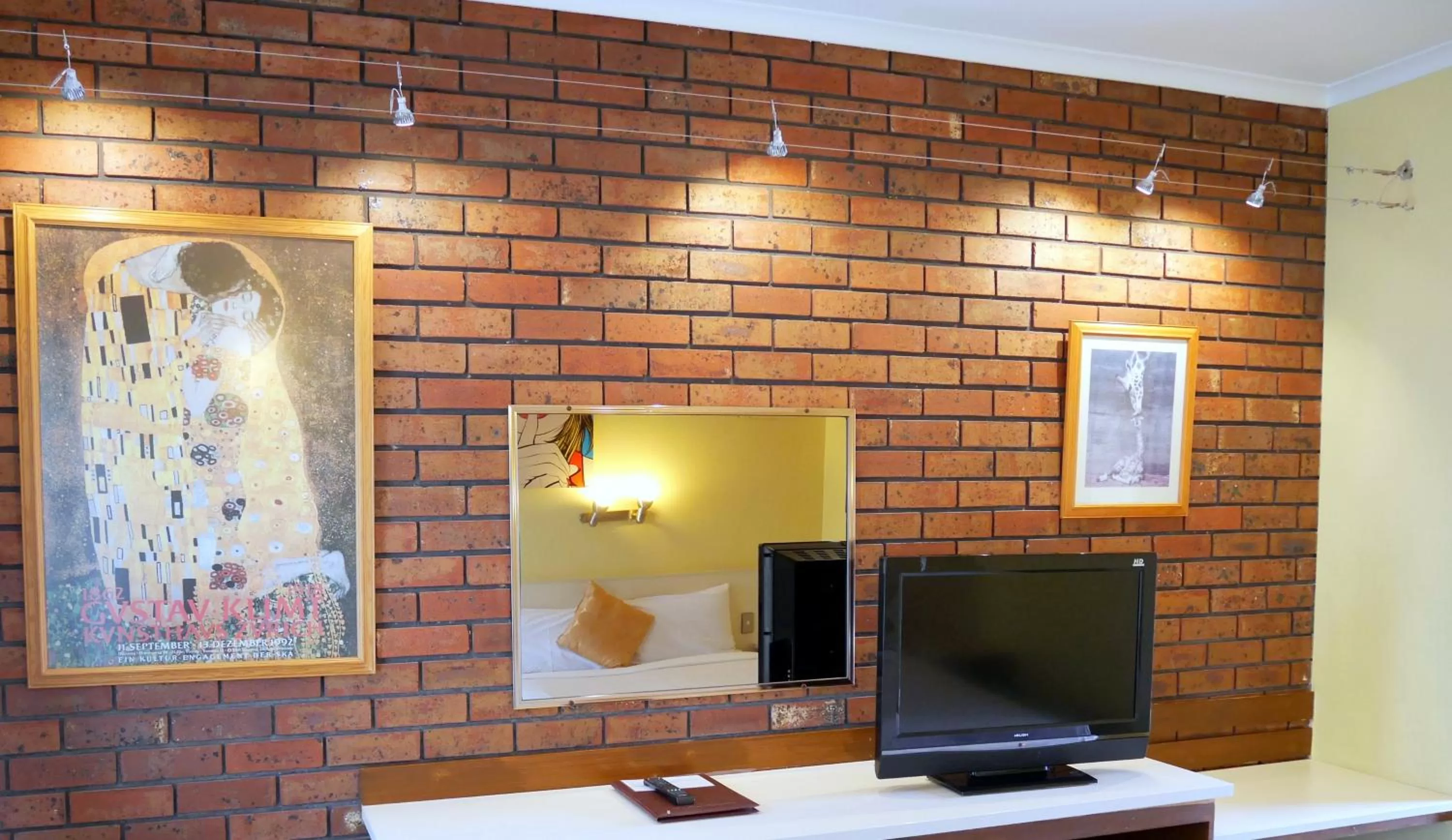 TV and multimedia in Glen Inn