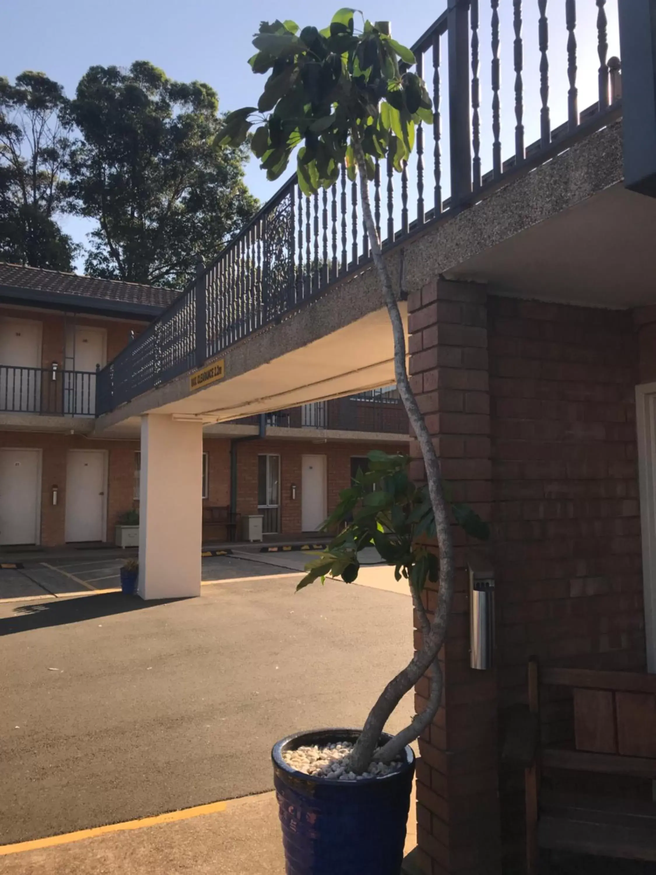 Property building in Narellan Motor Inn Property building in Narellan Motor Inn