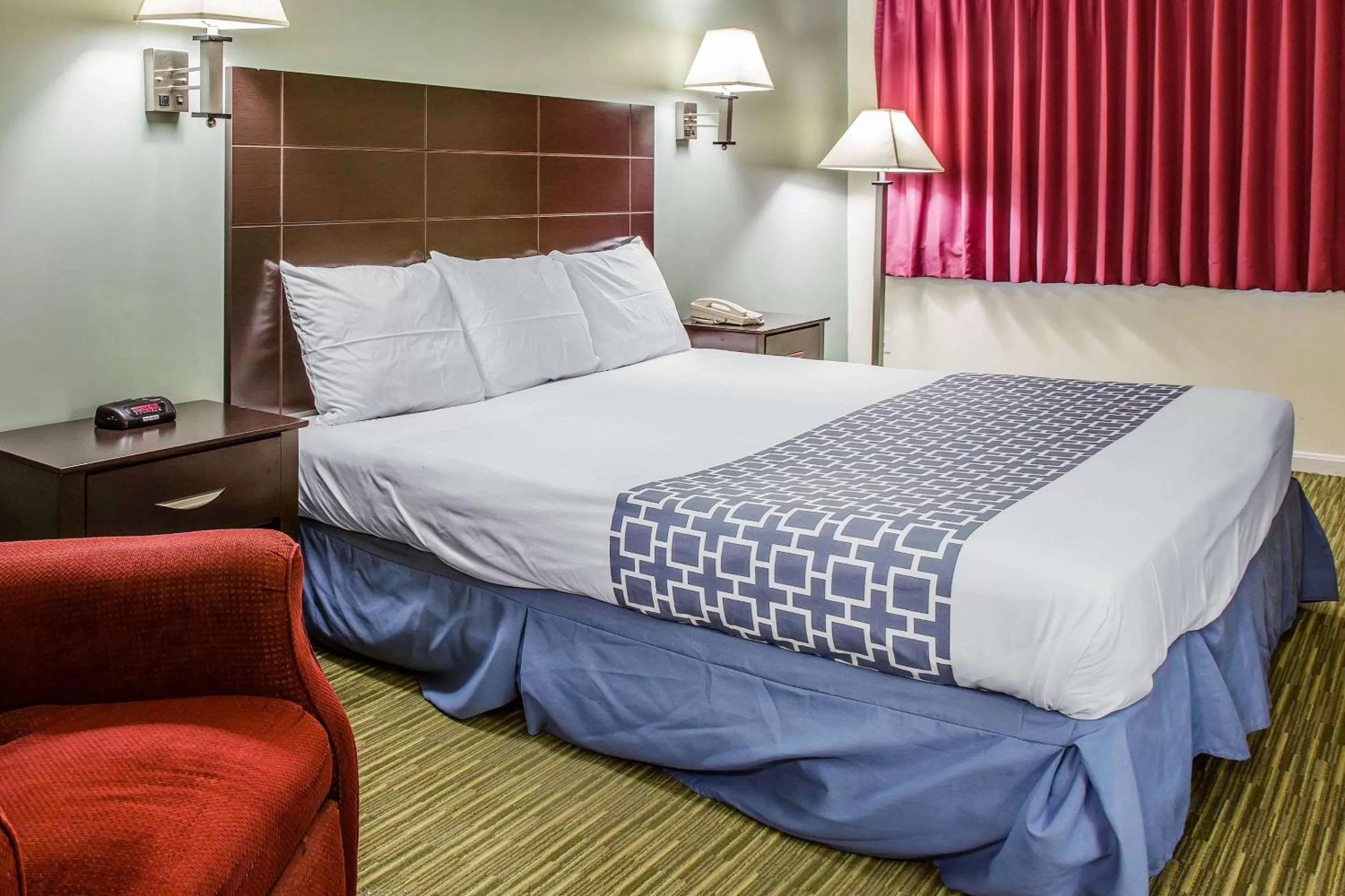 Photo of the whole room, Bed in Rodeway Inn Groton - New London