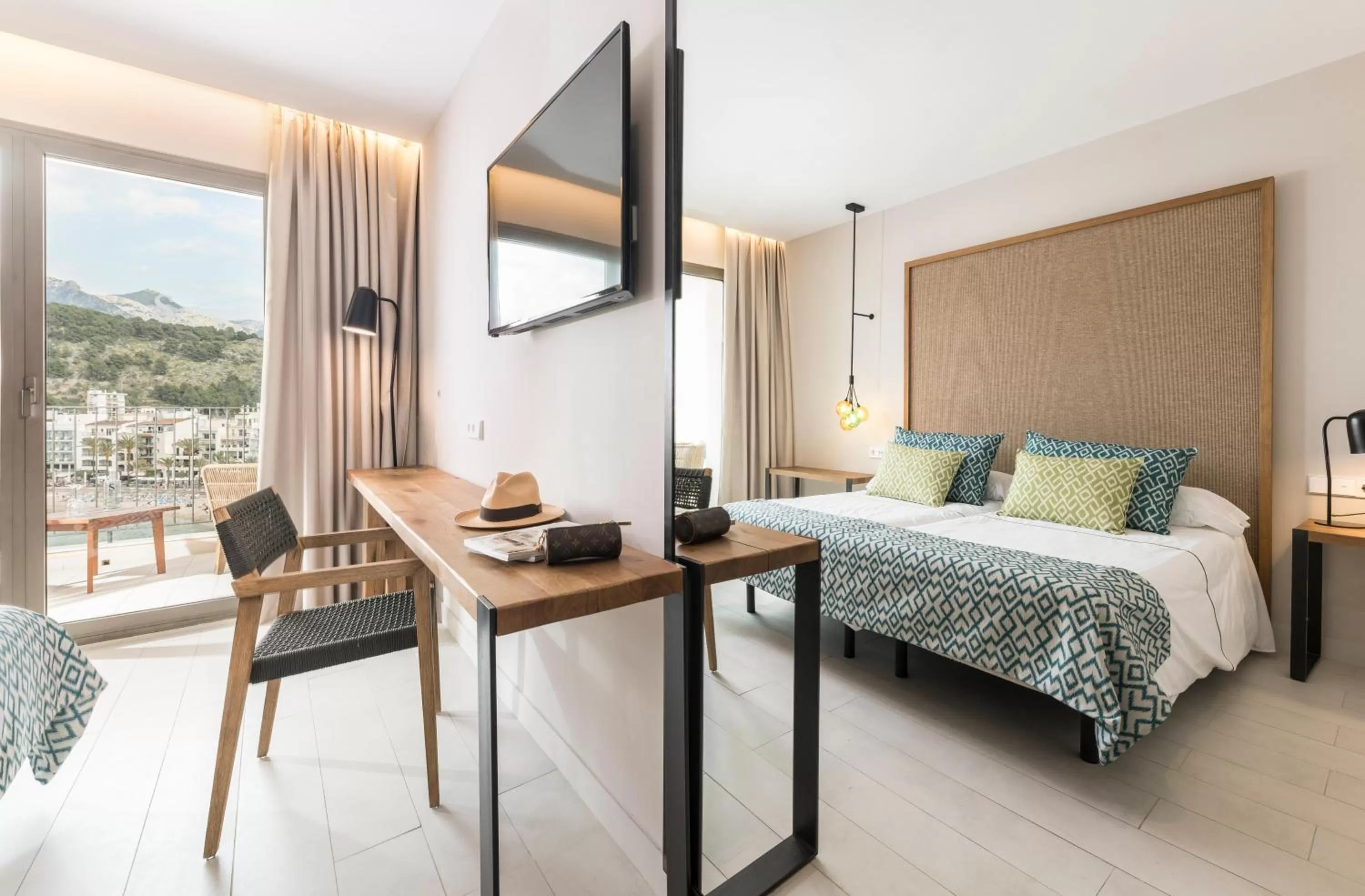 Photo of the whole room, Bed in Pure Salt Port de Sóller