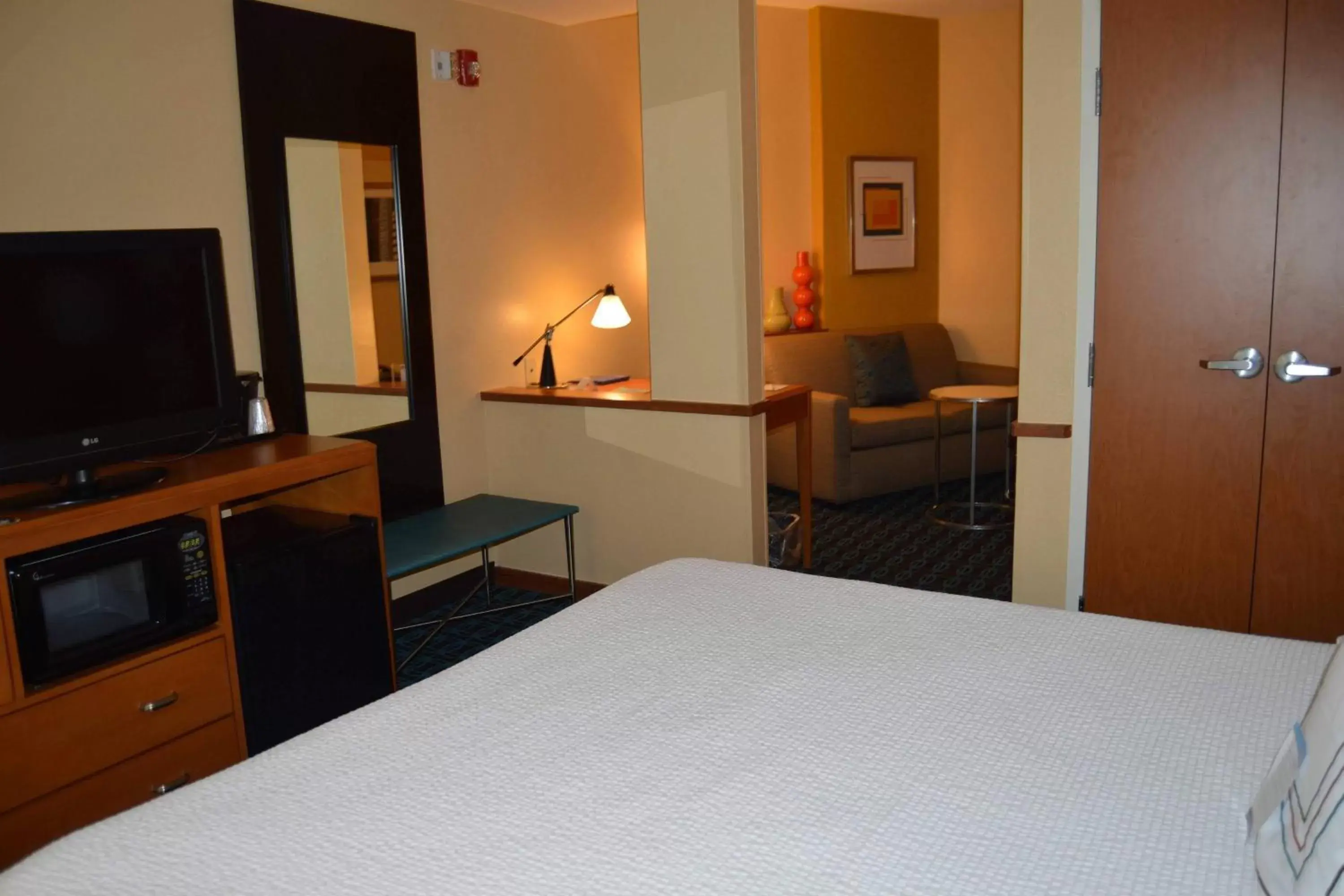 Photo of the whole room, Bed in Fairfield Inn & Suites Houston Channelview