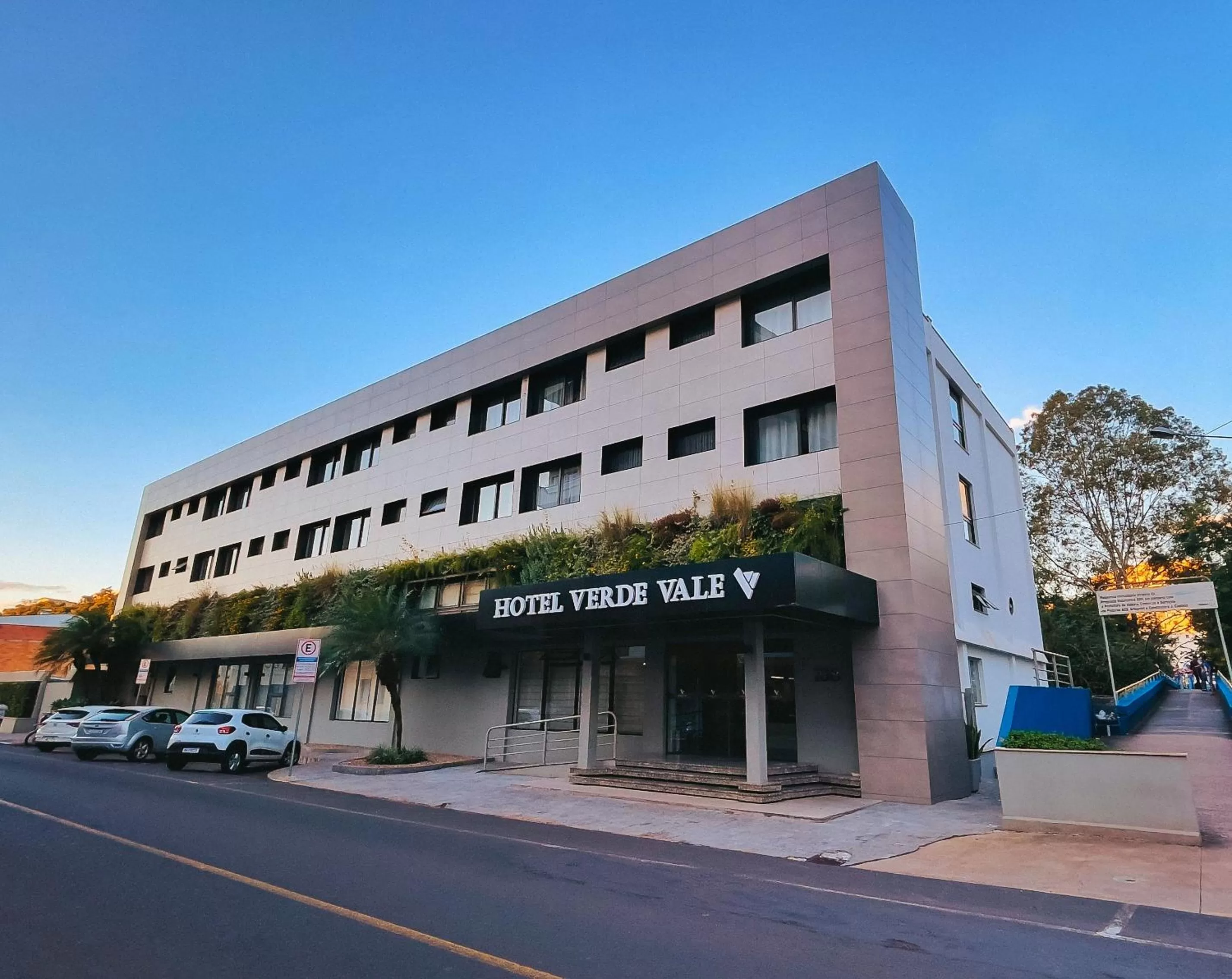 Property building in Verde Vale Hotel