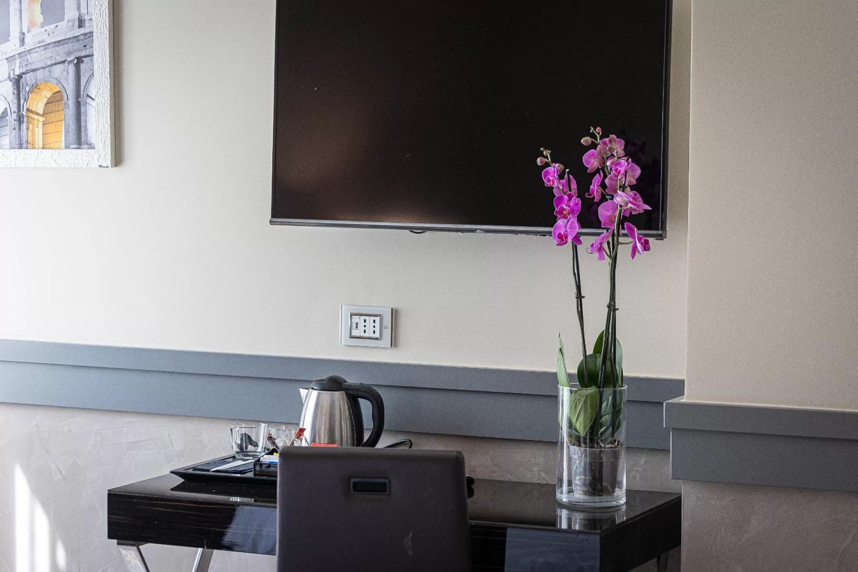 TV and multimedia in Hotel Castellino Roma