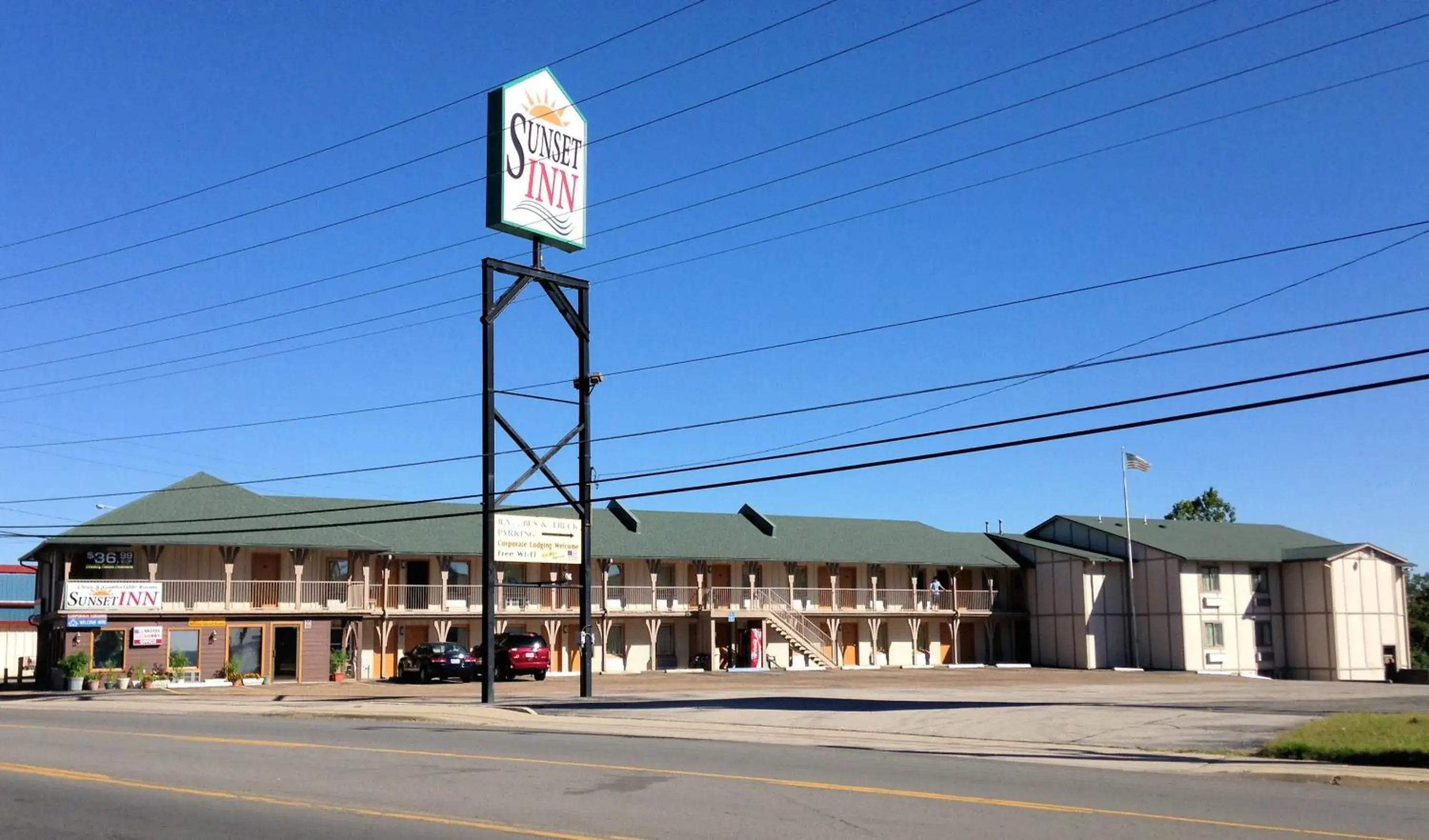 Facade/entrance, Property Building in Sunset Inn-Rolla