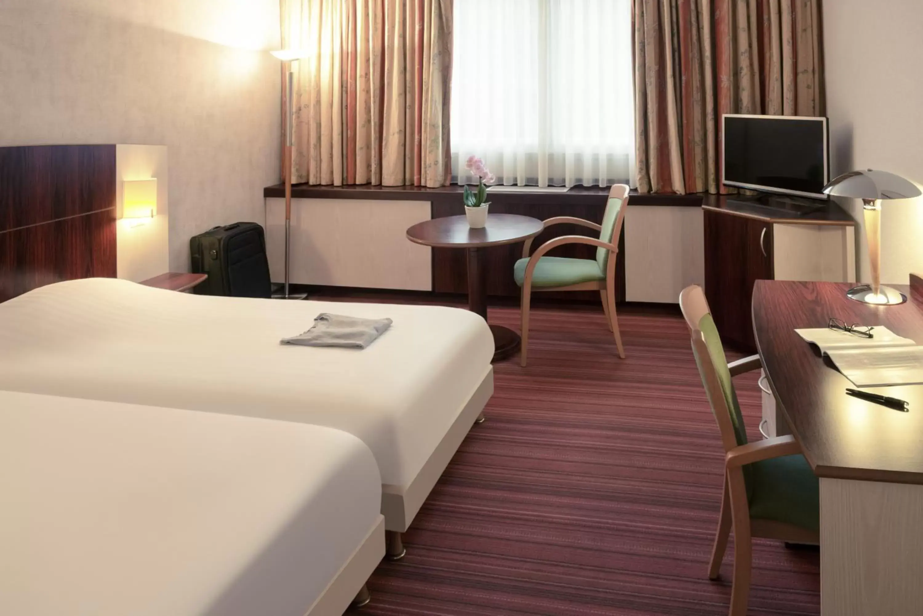 Standard Twin Room in Mercure Besancon Parc Micaud - Hotel & Bar & Restaurant