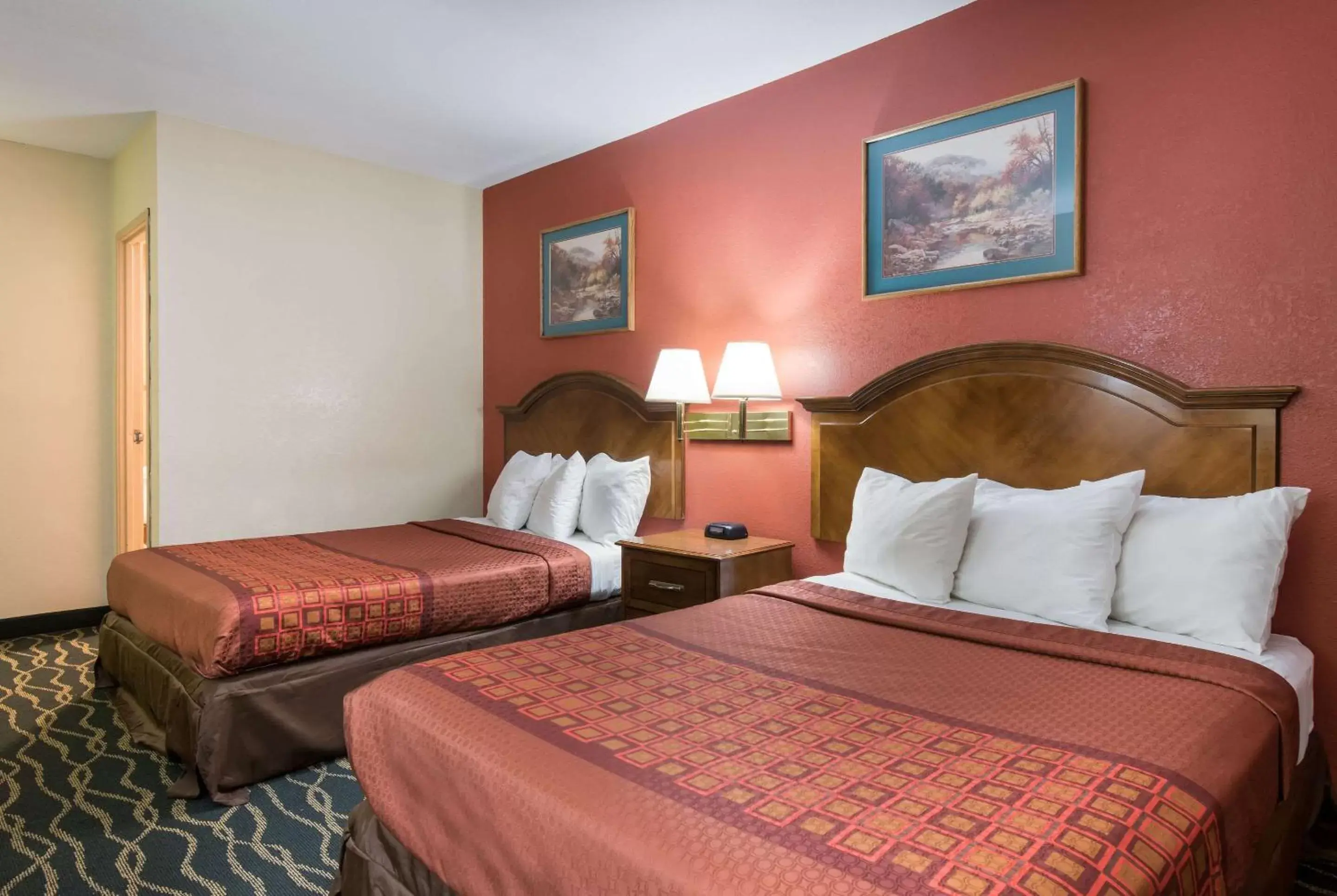 Photo of the whole room, Bed in Rodeway Inn Wormleysburg – Harrisburg