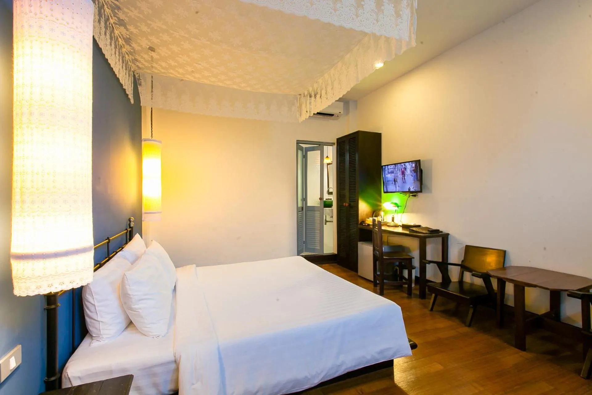 Photo of the whole room, Bed in The Memory at On On Hotel